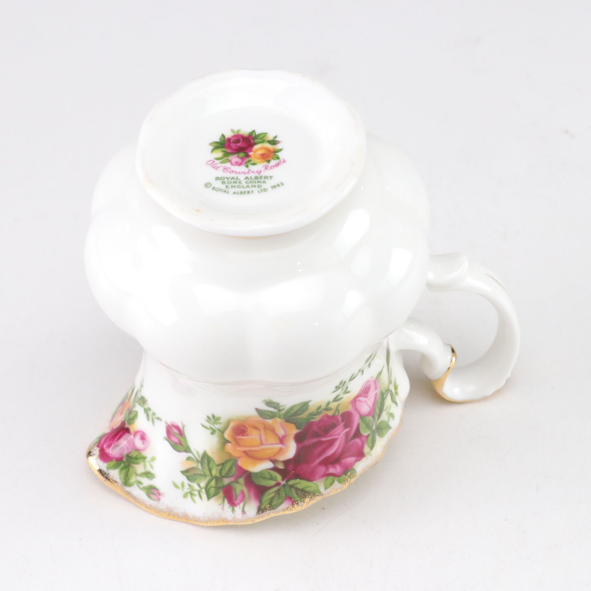 Royal Albert "Old Country Roses" Gilt Porcelain Dinnerware Set for Eight