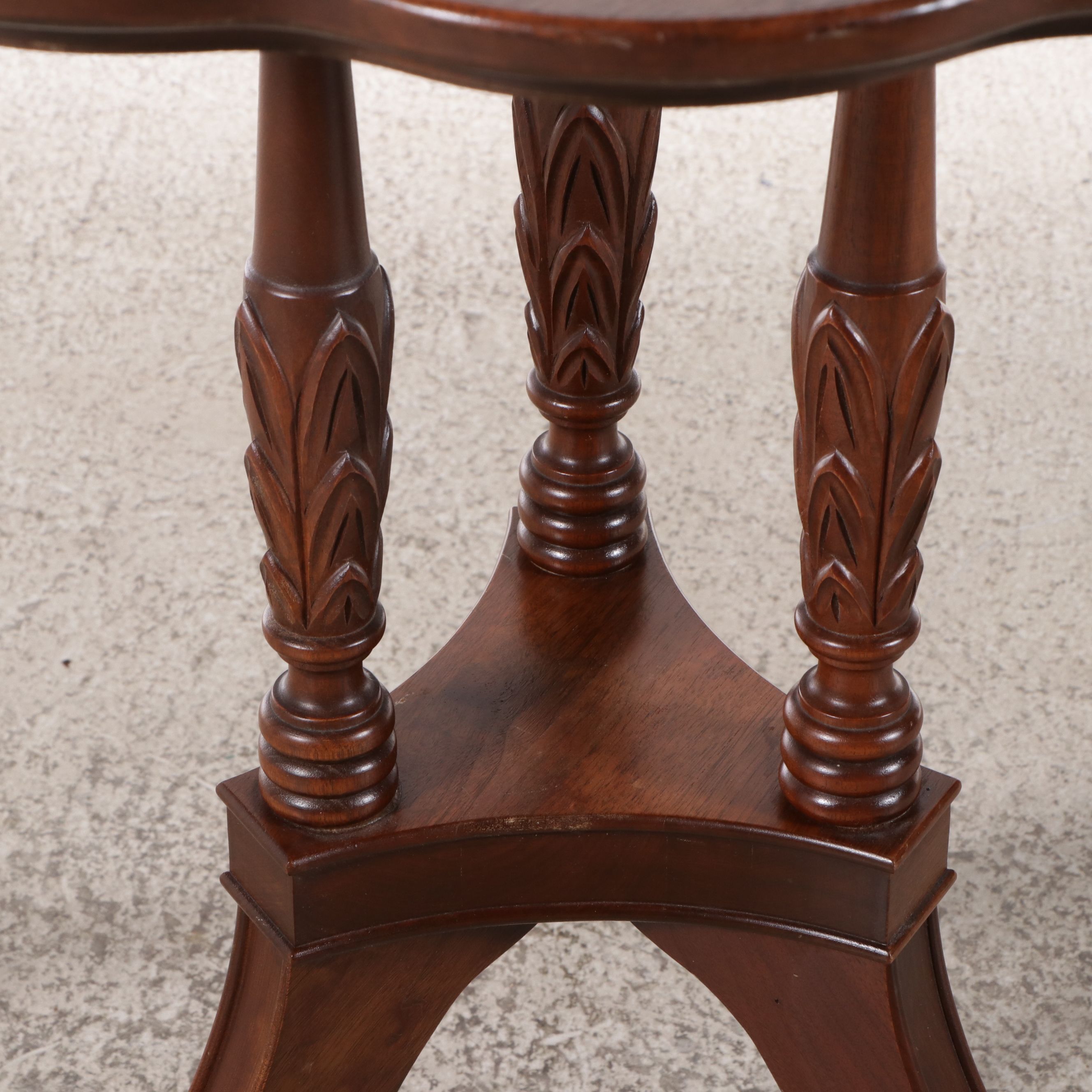 Federal Style Mahogany Pie Crust Table, Mid-20th Century