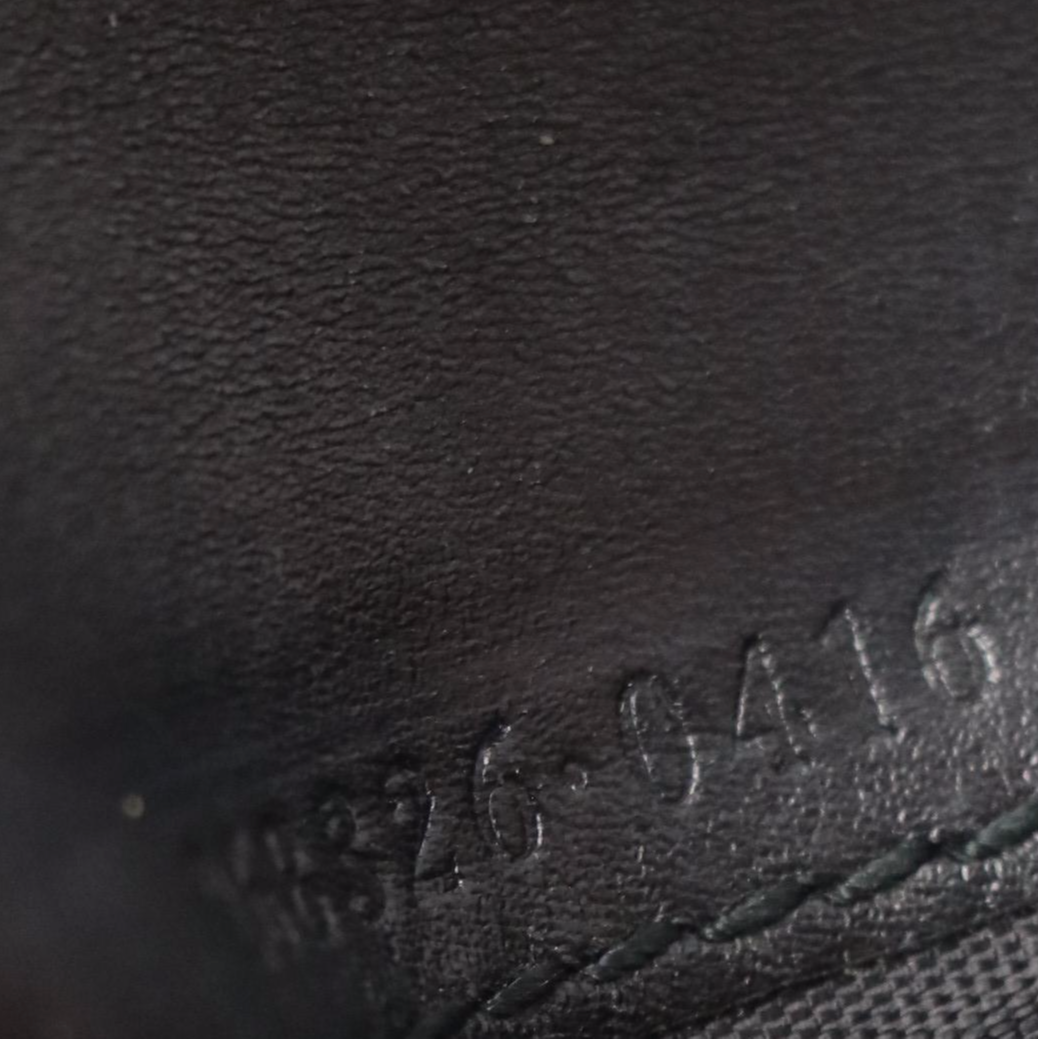 Gucci Bifold Wallet in Calfskin Leather with Gift Box