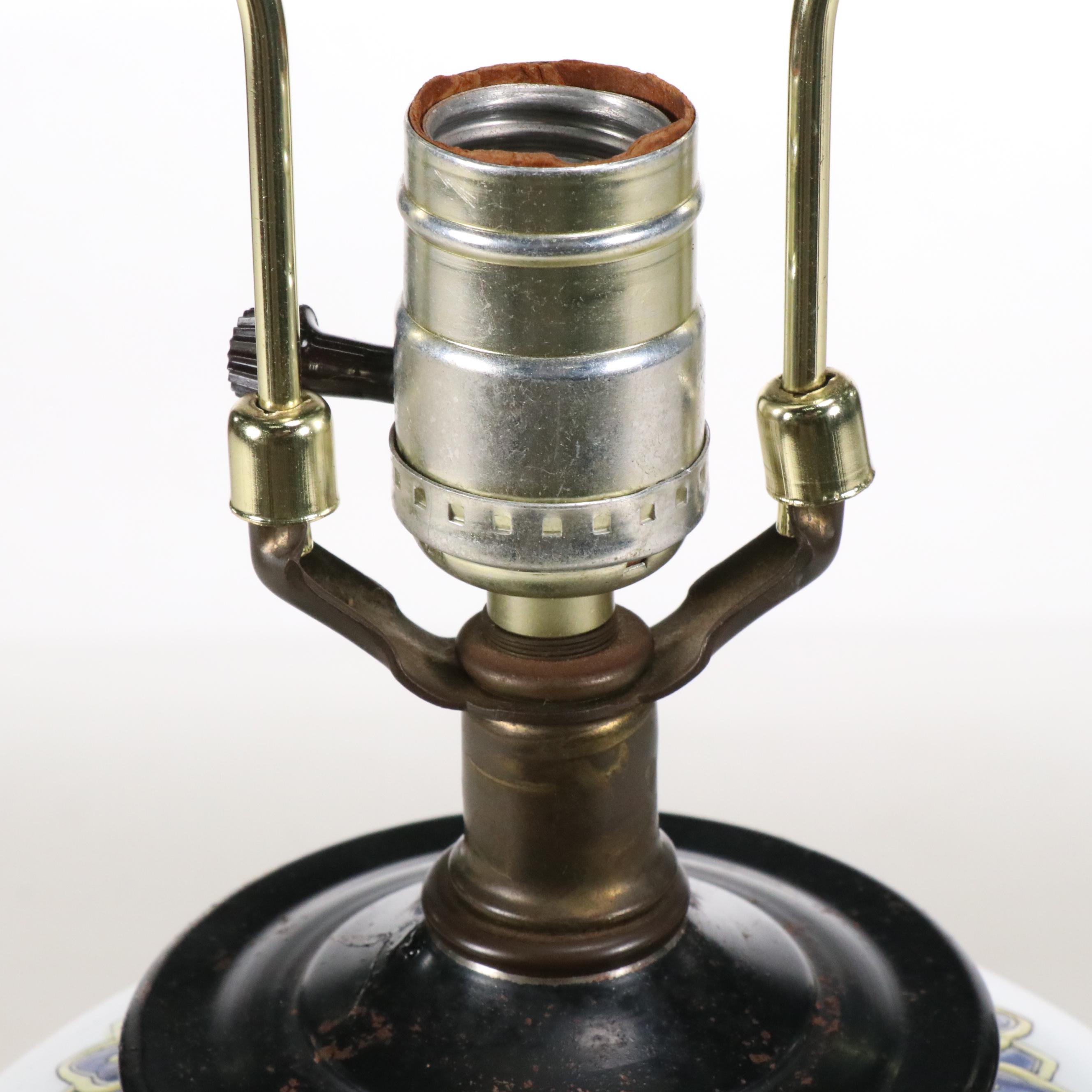 Chinese Porcelain Hand-Painted Urn Table Lamp