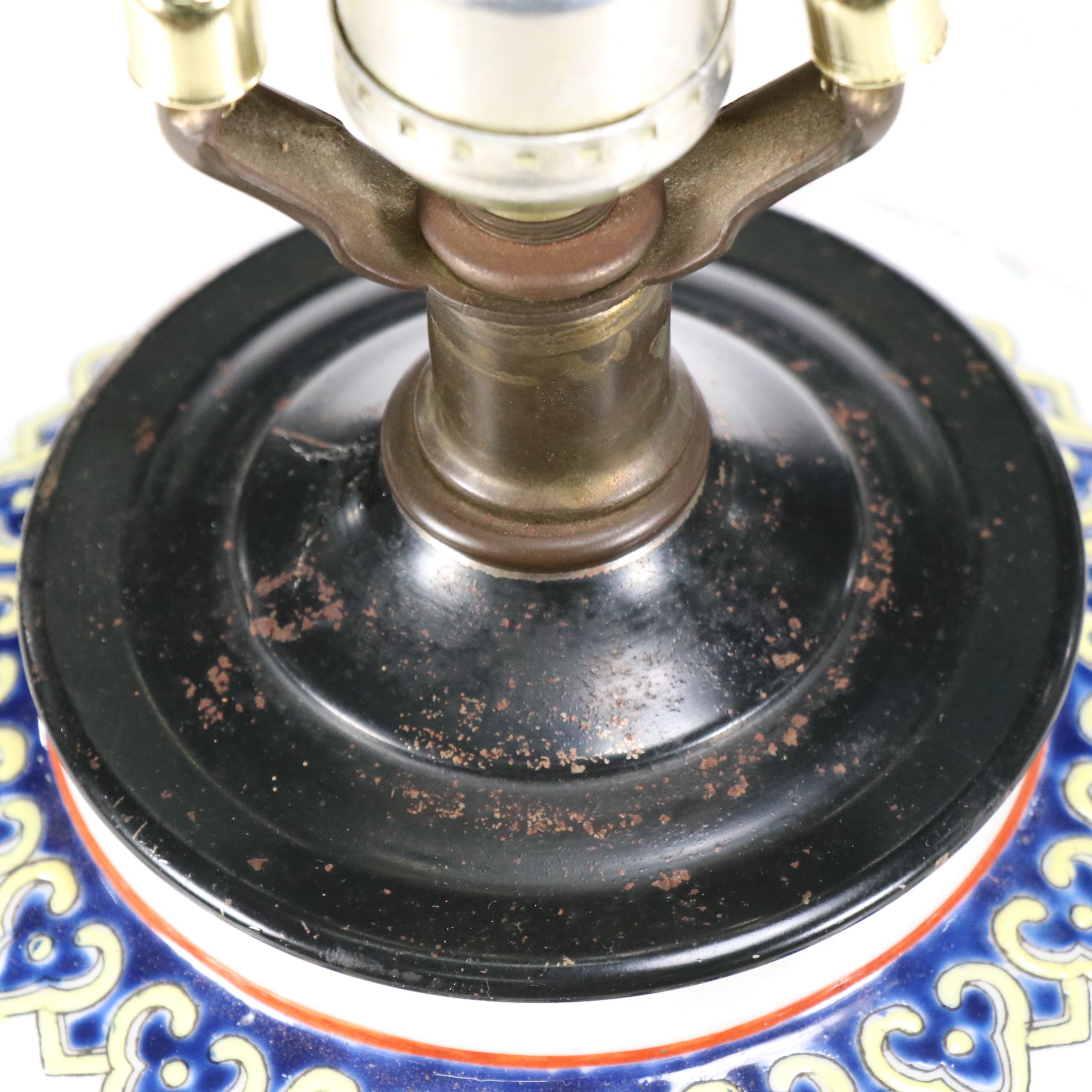 Chinese Porcelain Hand-Painted Urn Table Lamp