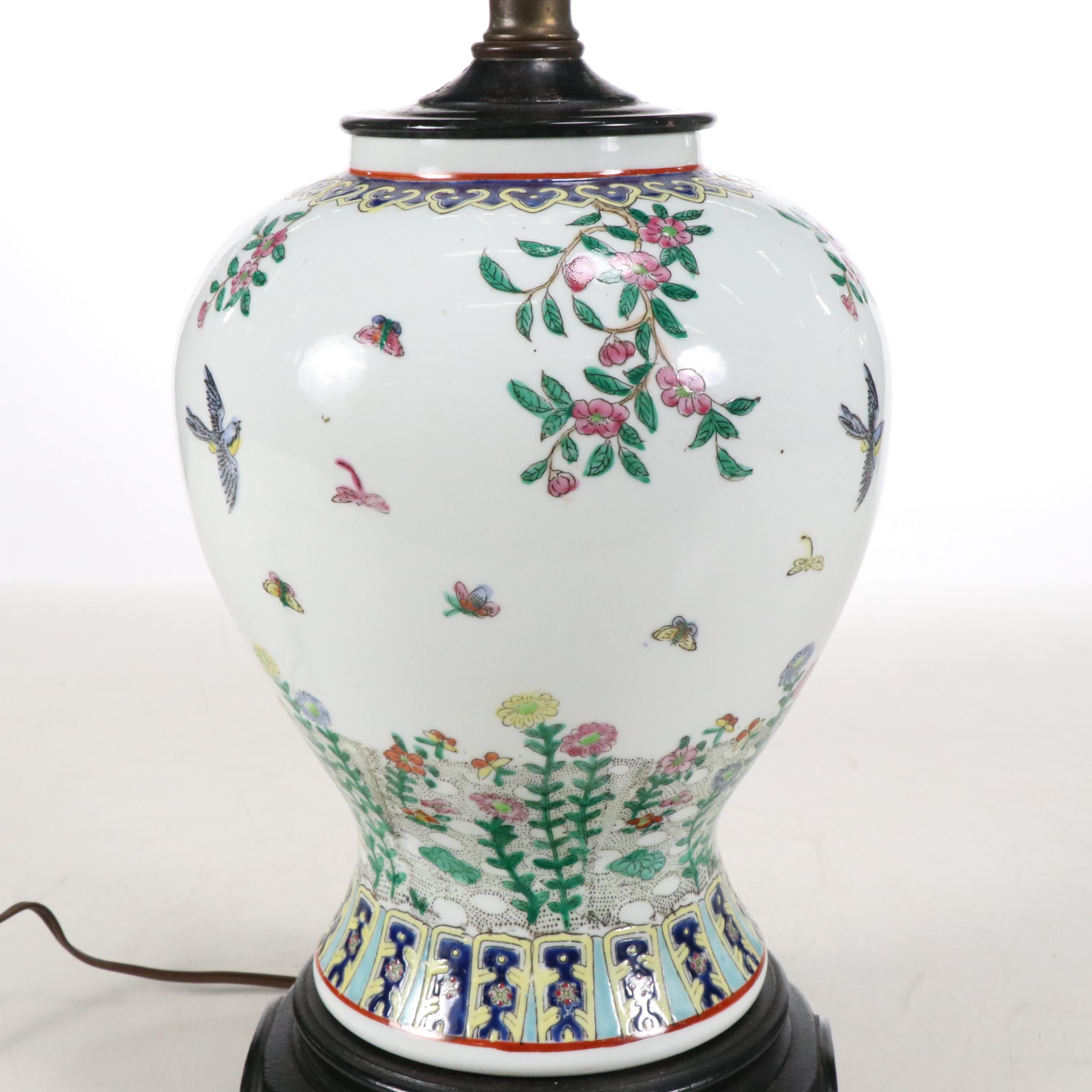 Chinese Porcelain Hand-Painted Urn Table Lamp