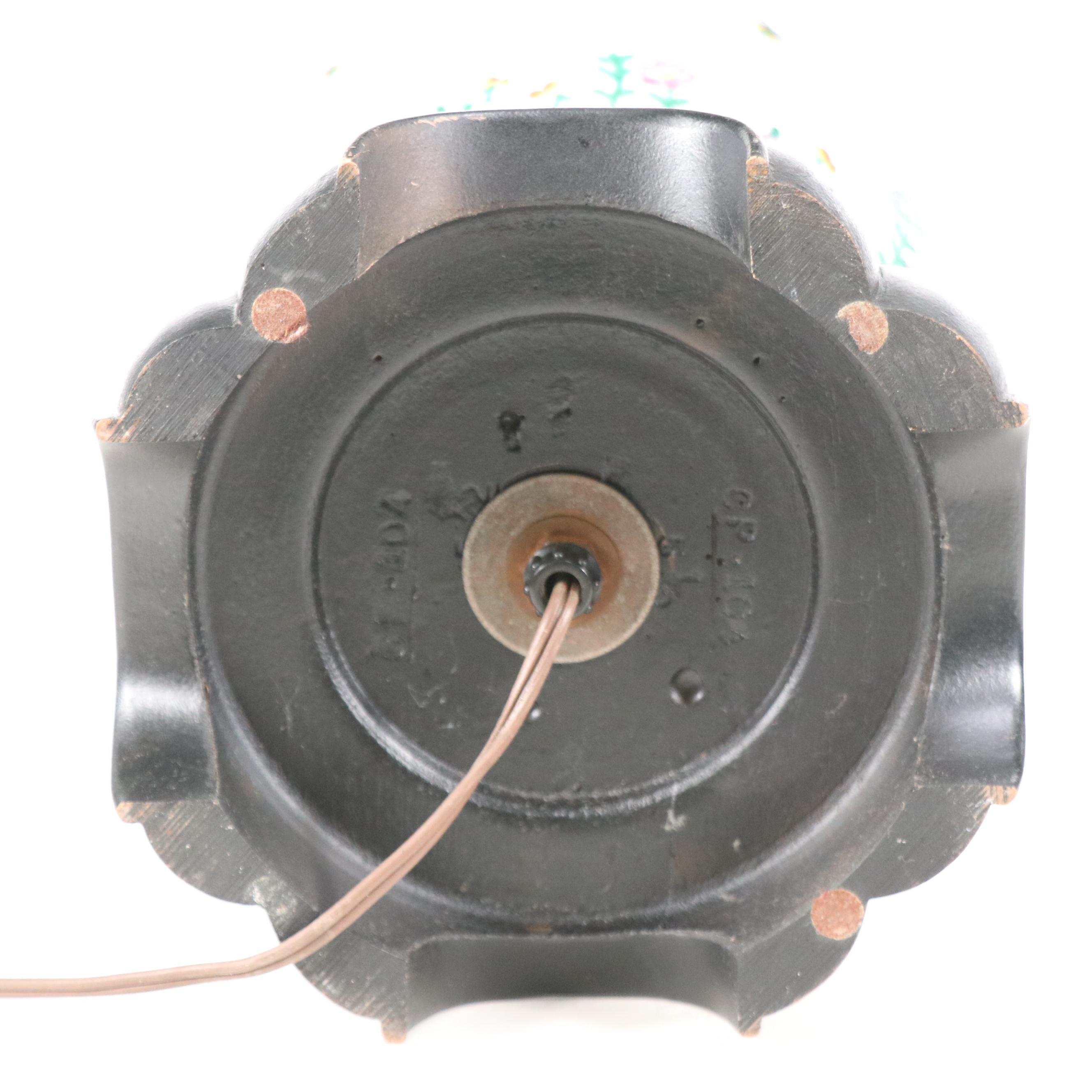 Chinese Porcelain Hand-Painted Urn Table Lamp