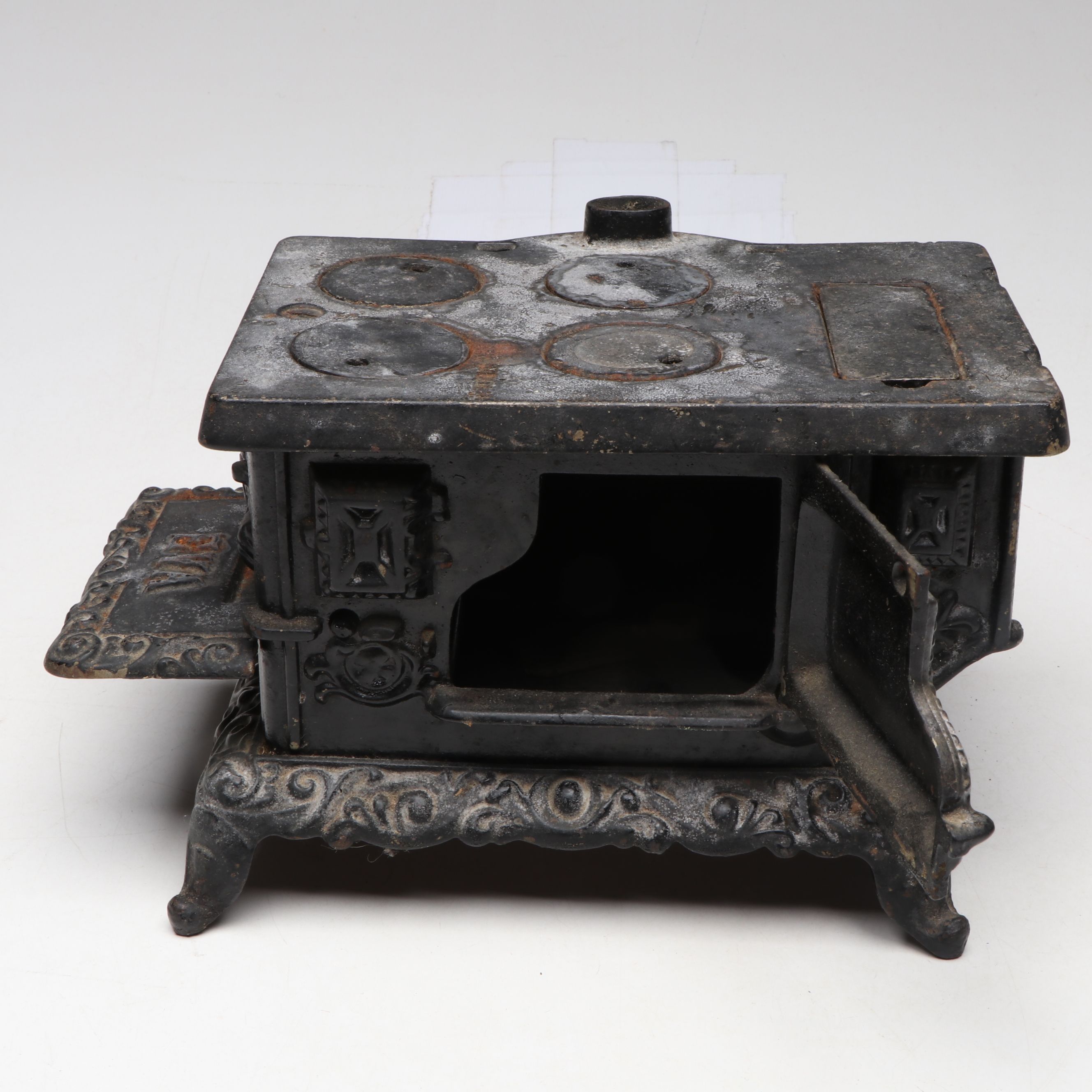 Ertl "Entenmann's" Diecast Model with Cast Iron Miniature Stove and Other Décor