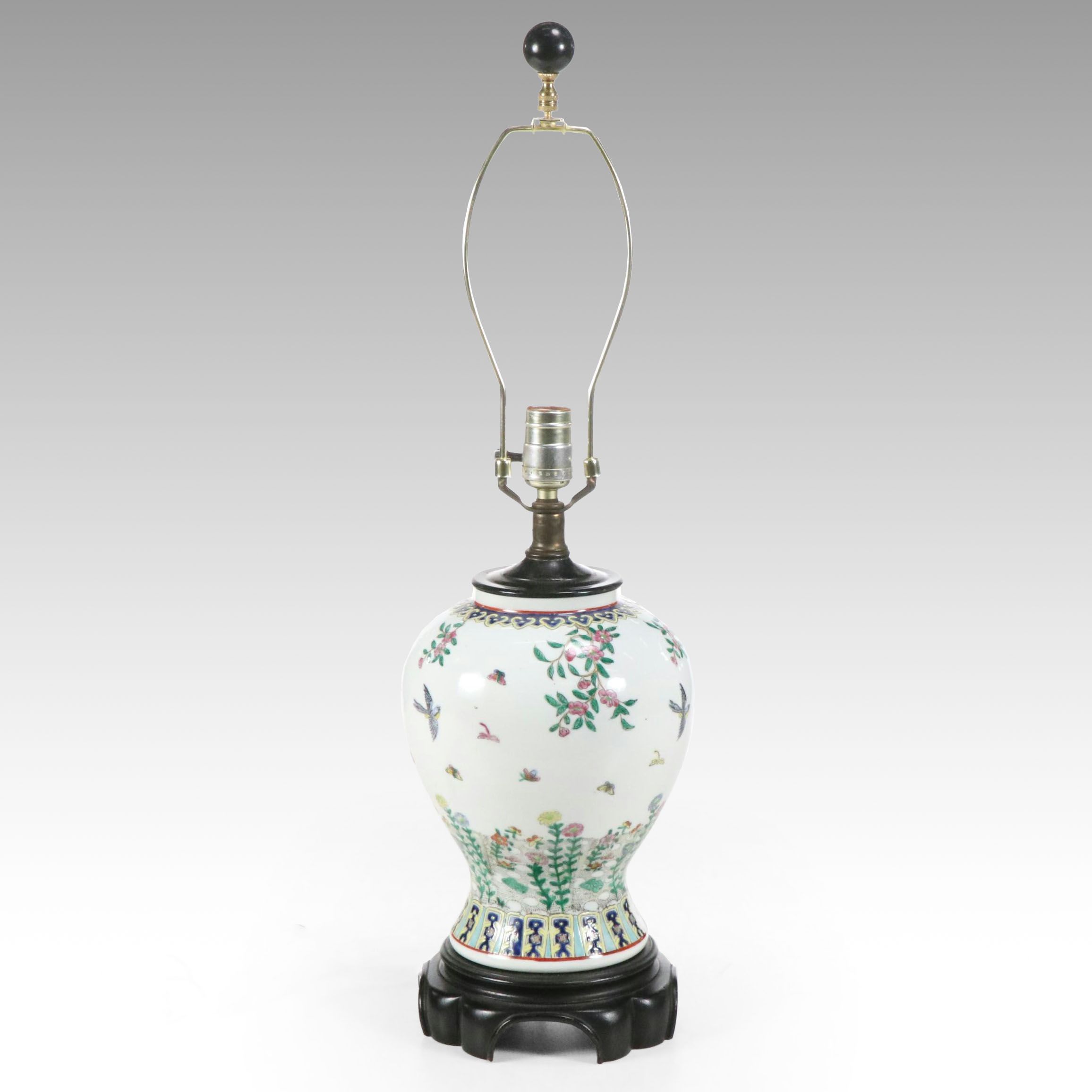 Chinese Porcelain Hand-Painted Urn Table Lamp