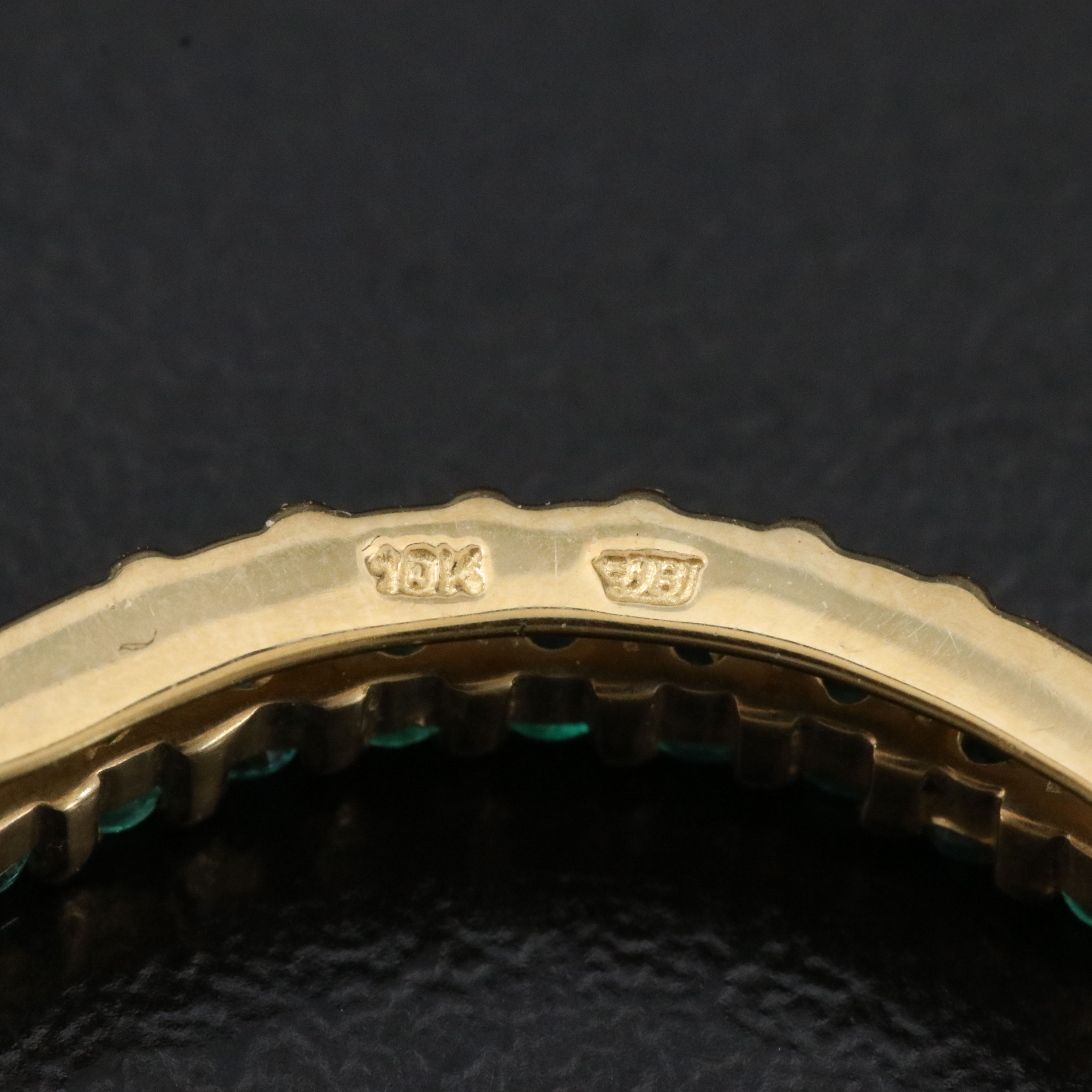 10K Emerald Circle Pendant