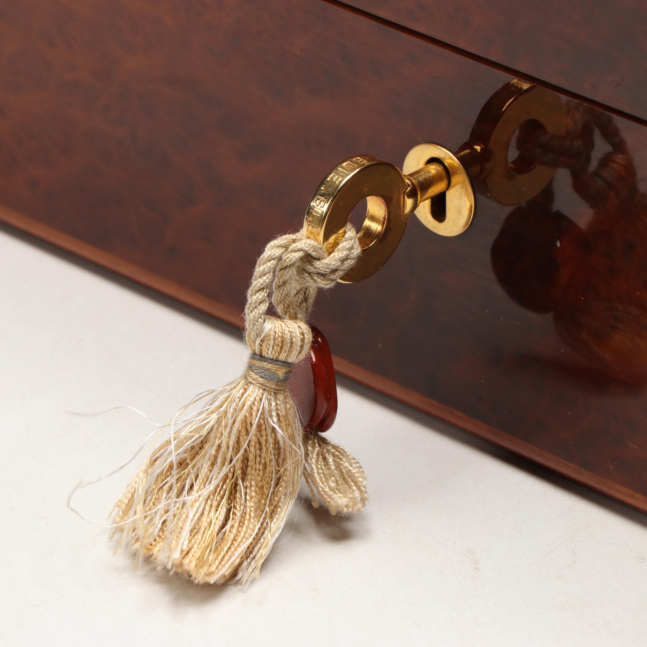 Point Plume Wood Cigar Box with Leather Lining