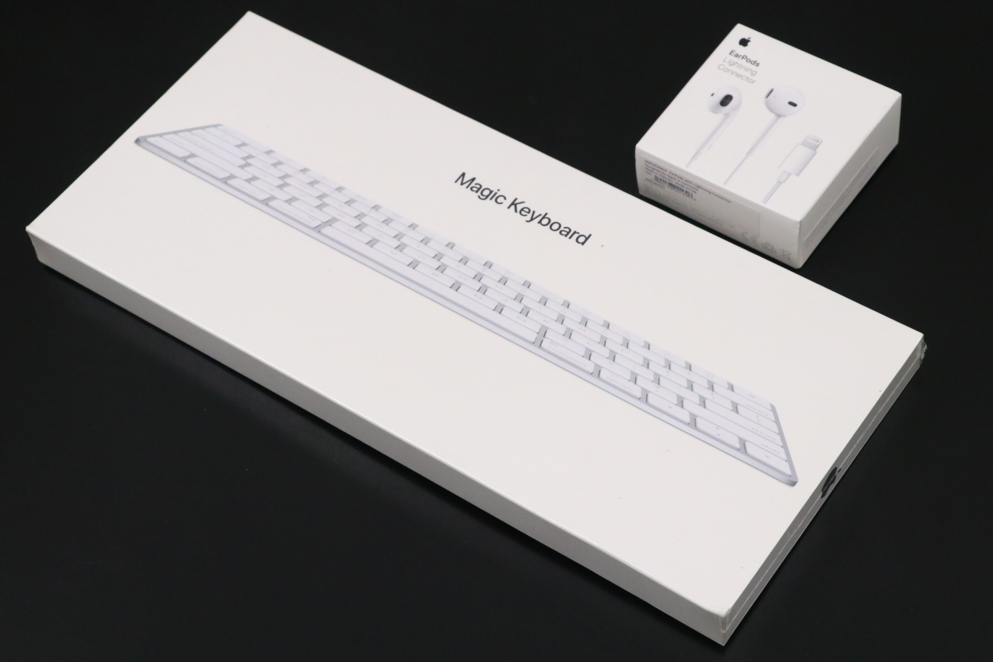 Apple Magic Keyboard, 85W MagSafe 2 Power Adapter and EarPods