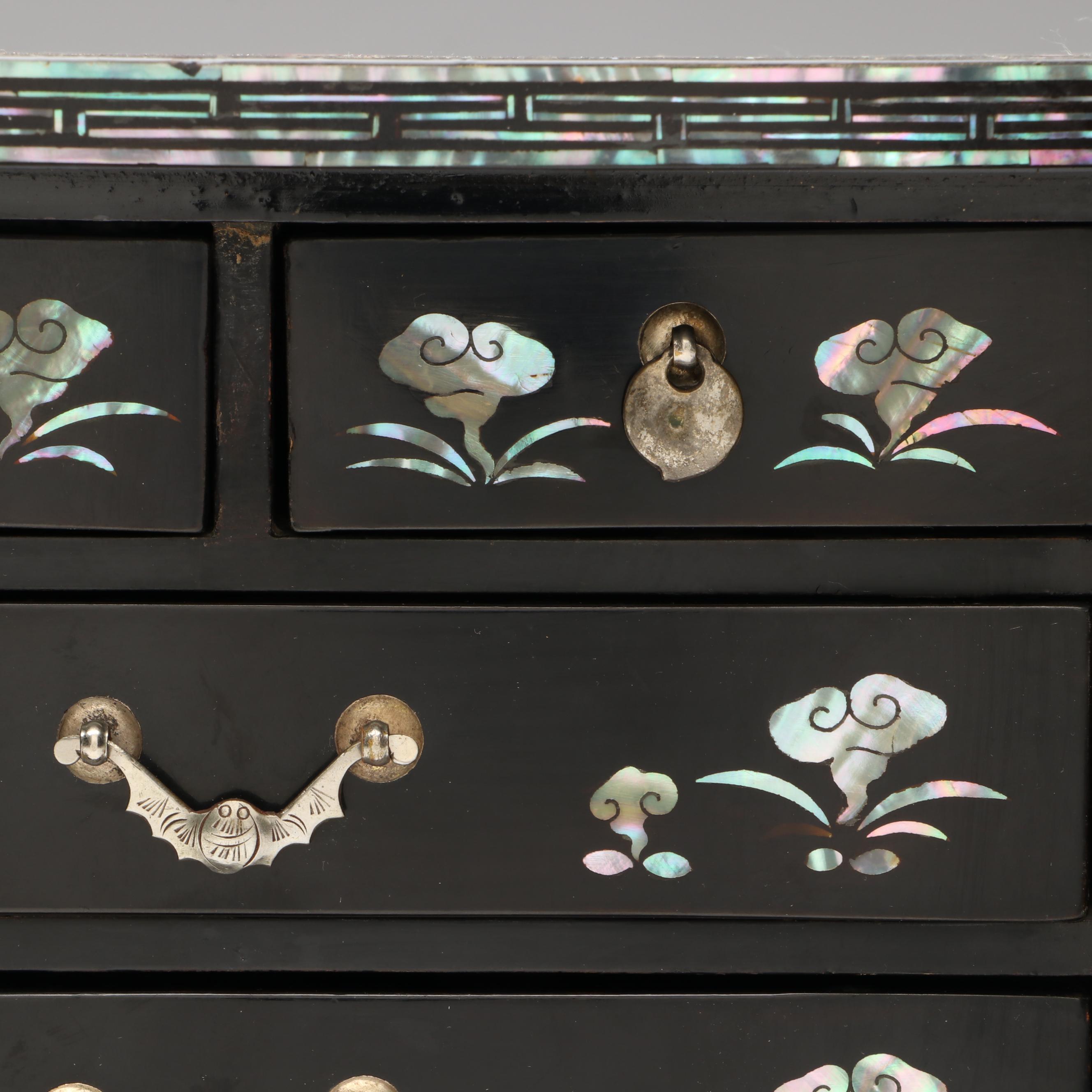 Chinese Abalone Inlaid Black Lacquer Jewelry Box