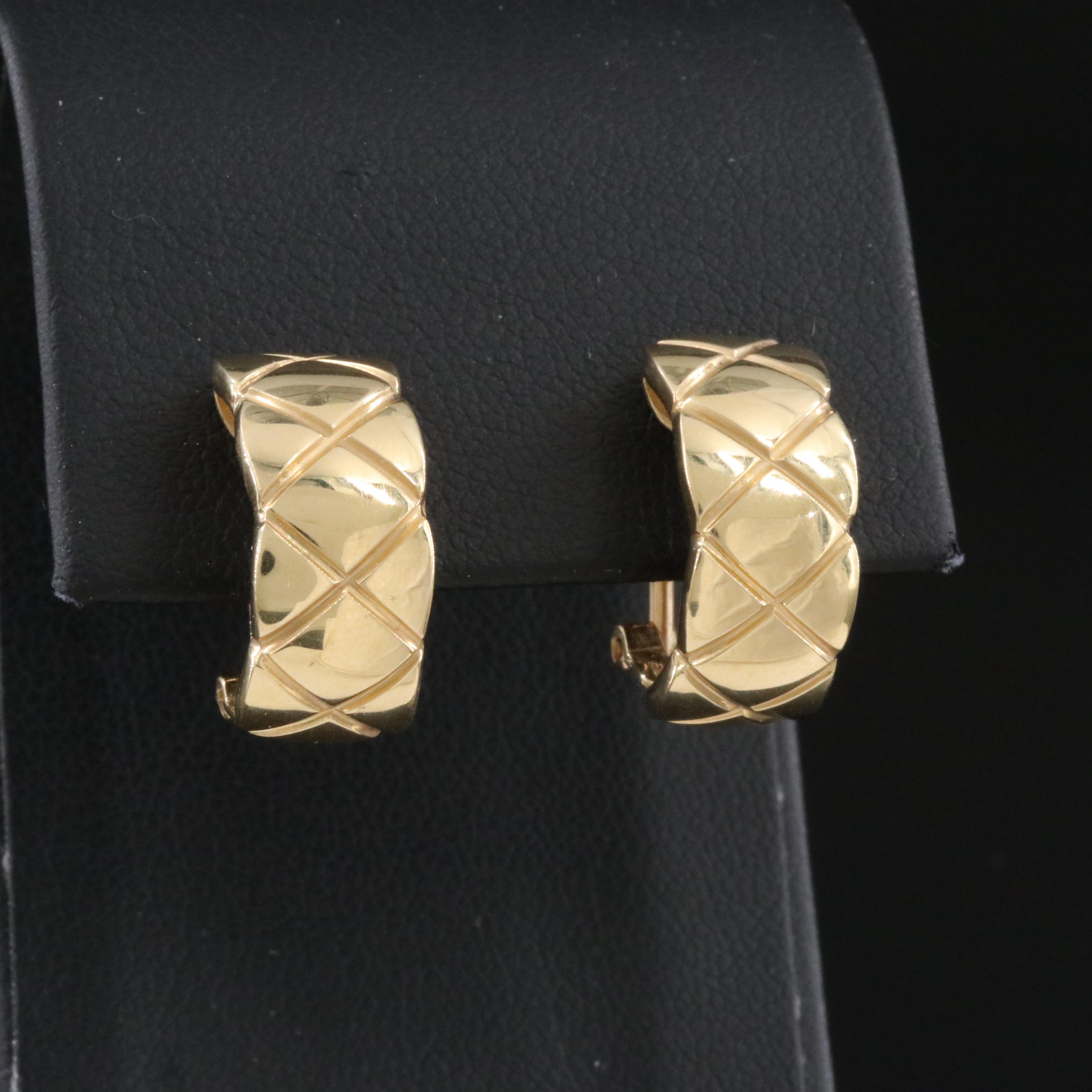 18K Quilted J Hoop Earrings