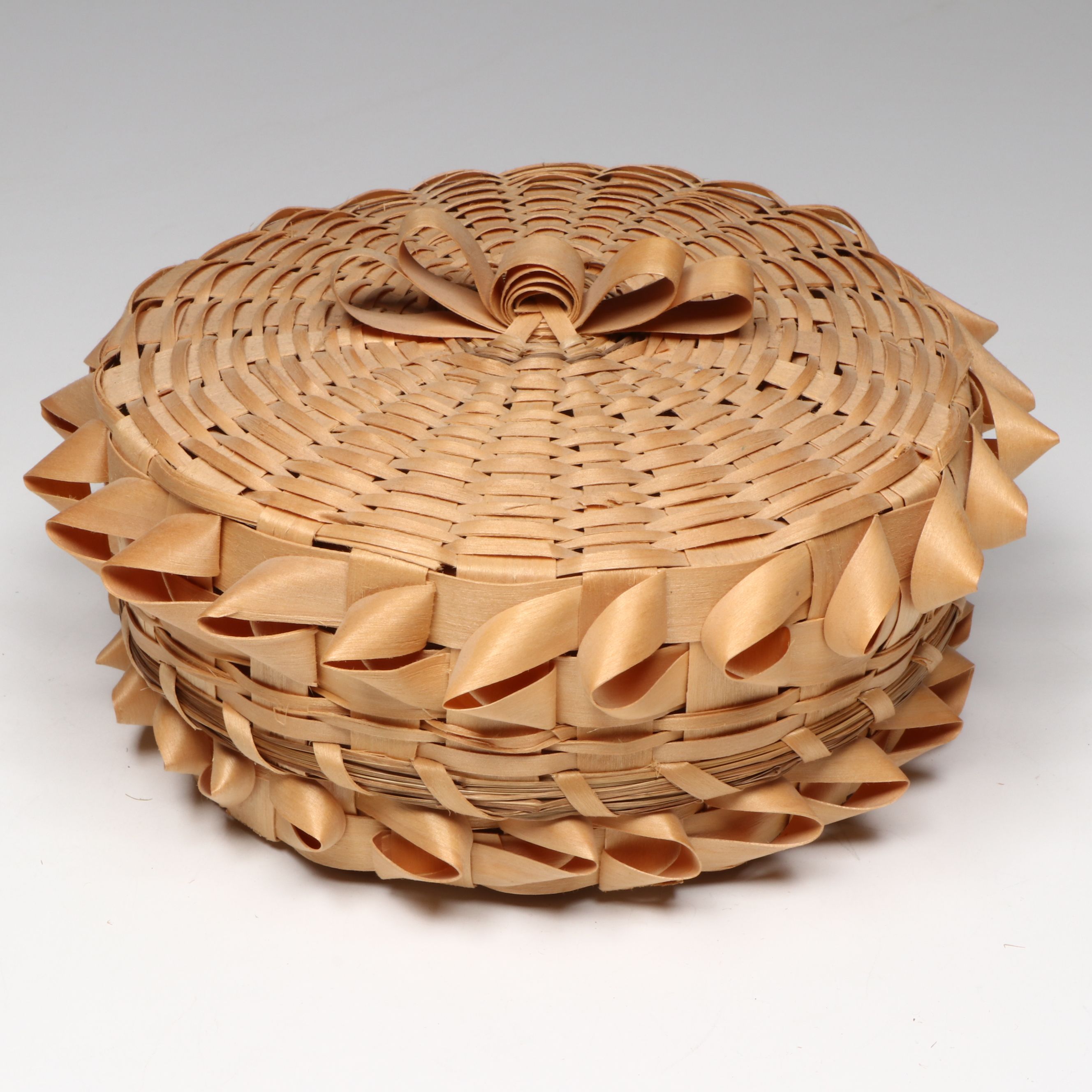 Mrs. Wilmot Mi'kmaq Sweetgrass Vessel with Nova Scotian Periwinkle Loop Basket