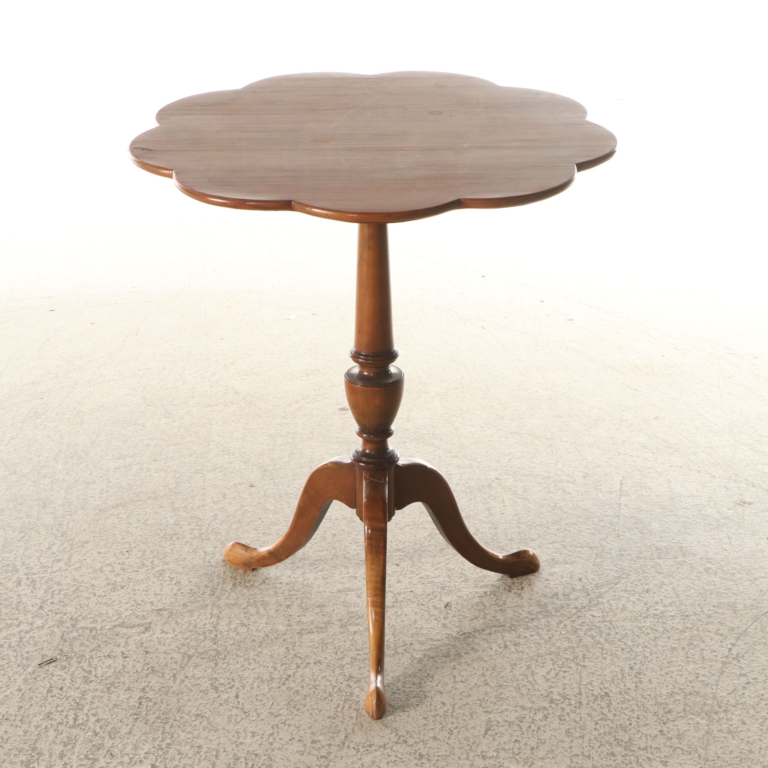 Georgian Style Mahogany Scalloped Edge Tilt-Top Table