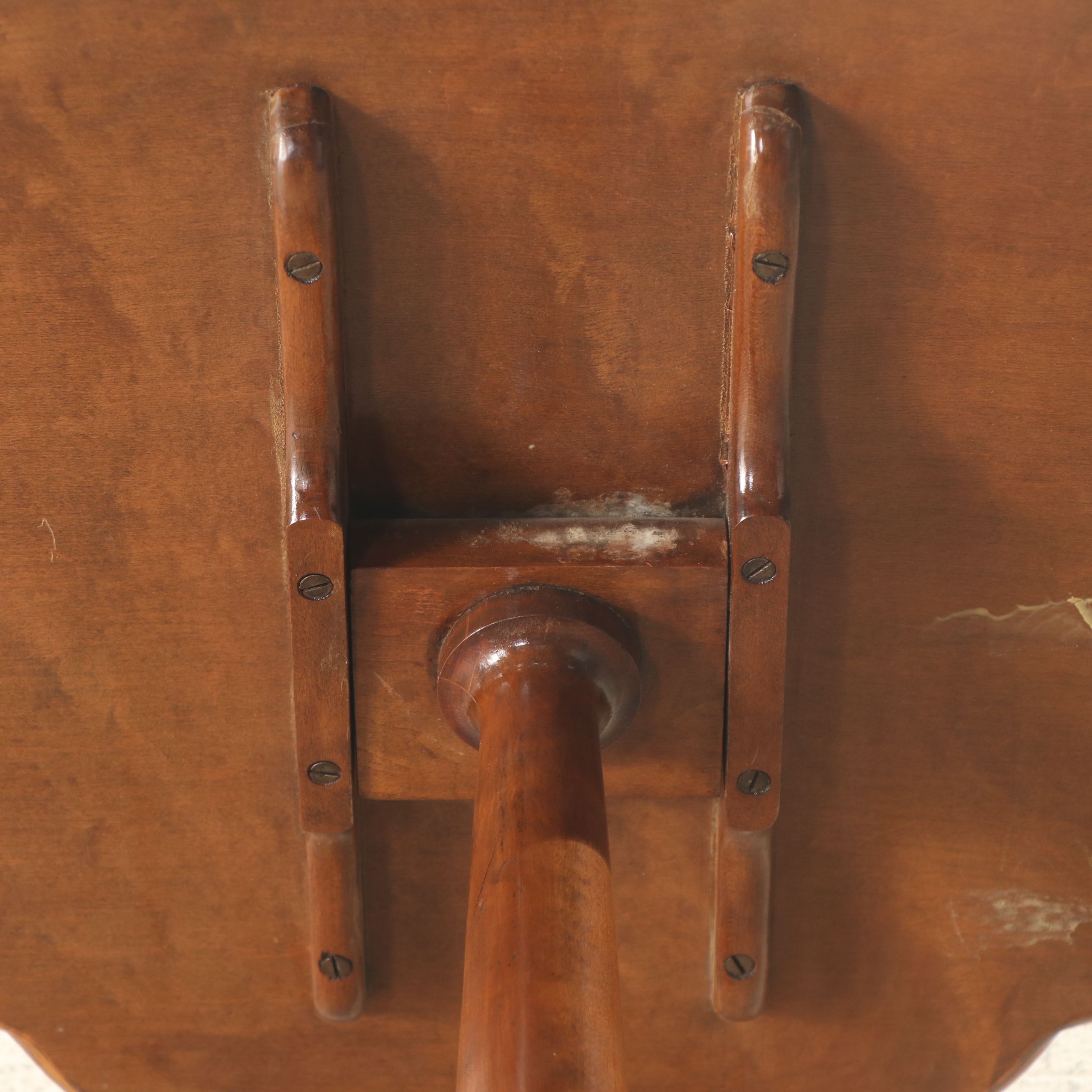 Georgian Style Mahogany Scalloped Edge Tilt-Top Table