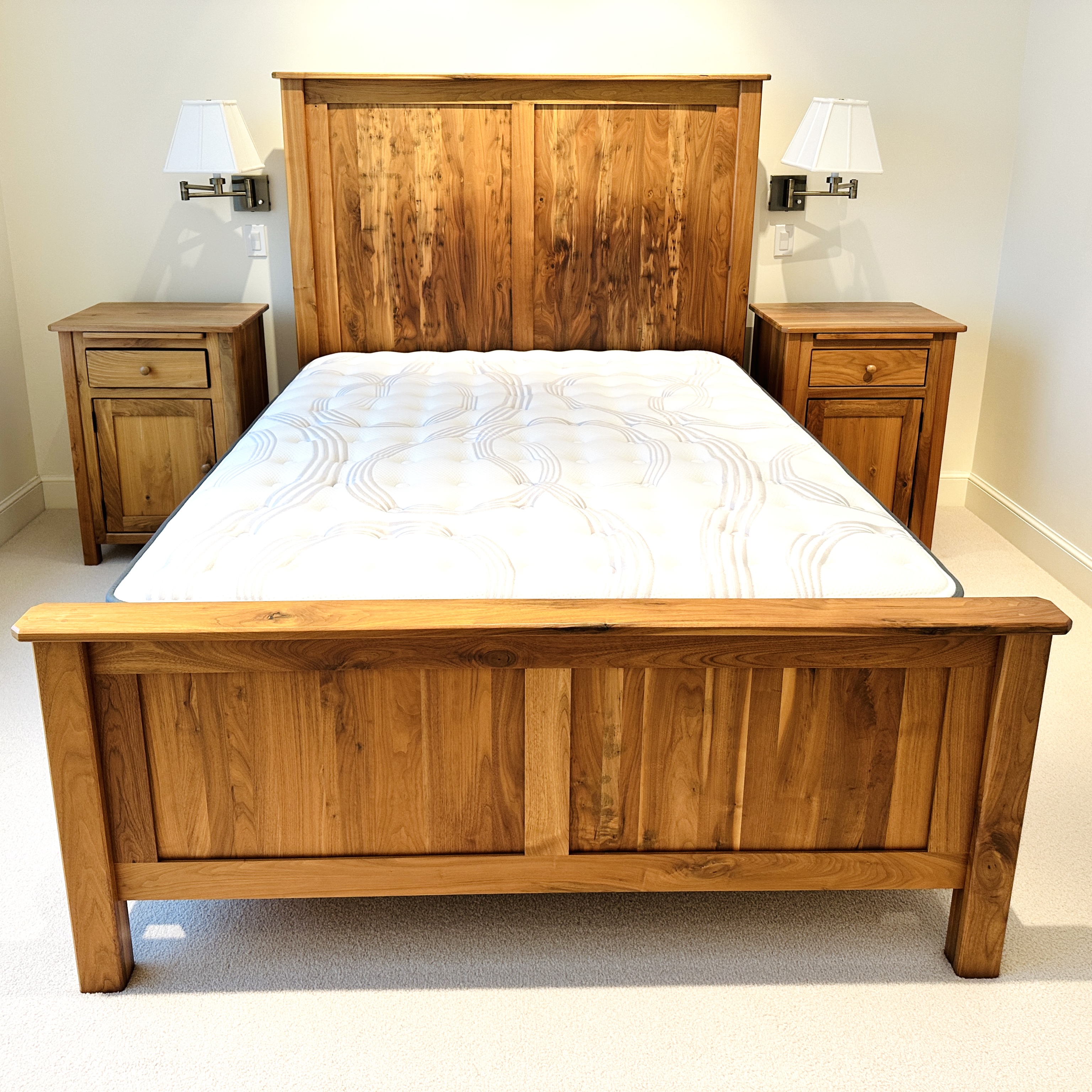 Ohio Hardwood Furniture Farmhouse Style Queen Size Bed Frame and Nightstands