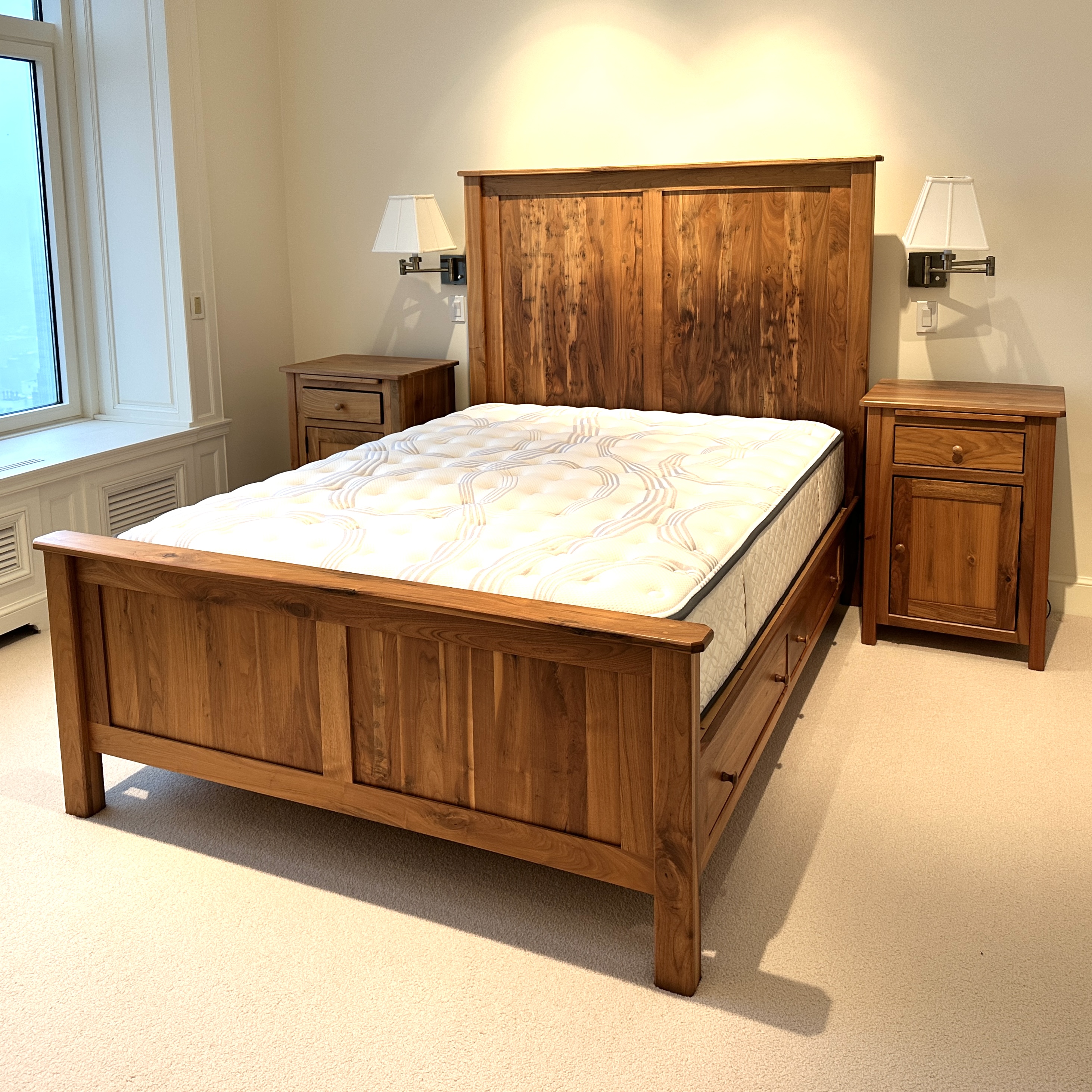 Ohio Hardwood Furniture Farmhouse Style Queen Size Bed Frame and Nightstands