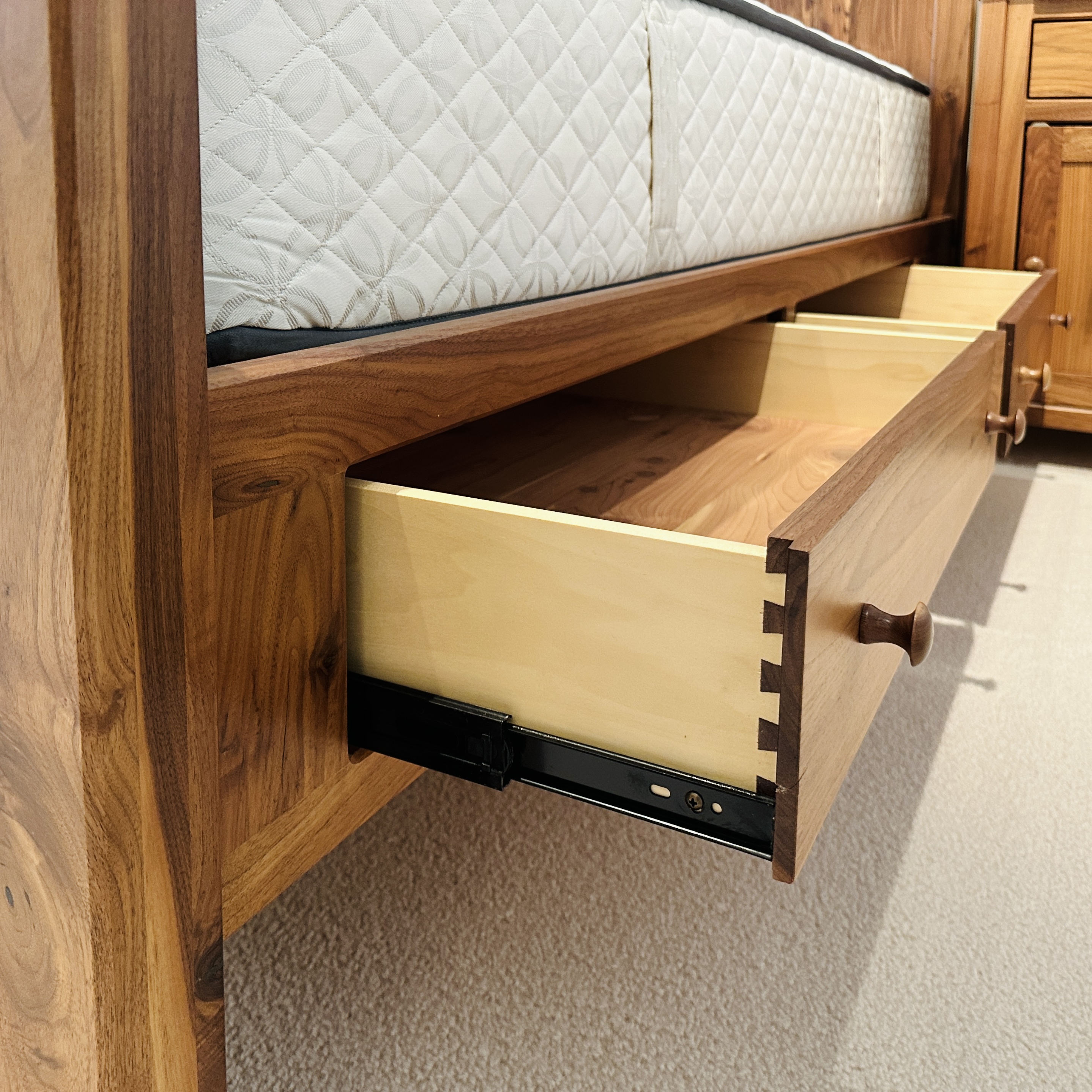 Ohio Hardwood Furniture Farmhouse Style Queen Size Bed Frame and Nightstands