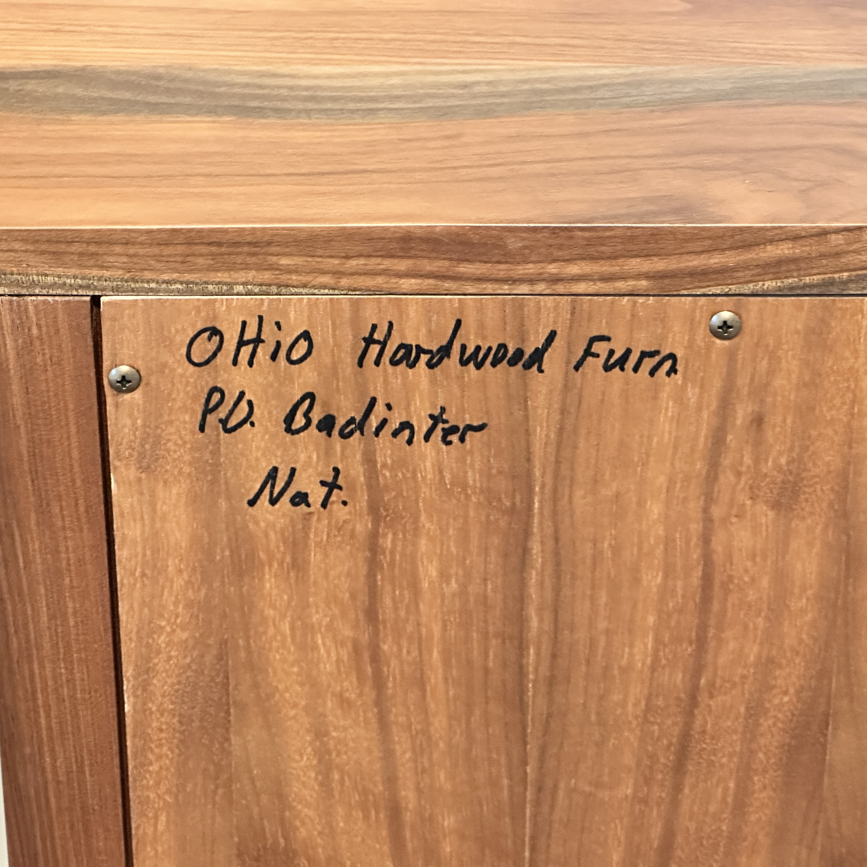 Ohio Hardwood Furniture Farmhouse Style Queen Size Bed Frame and Nightstands