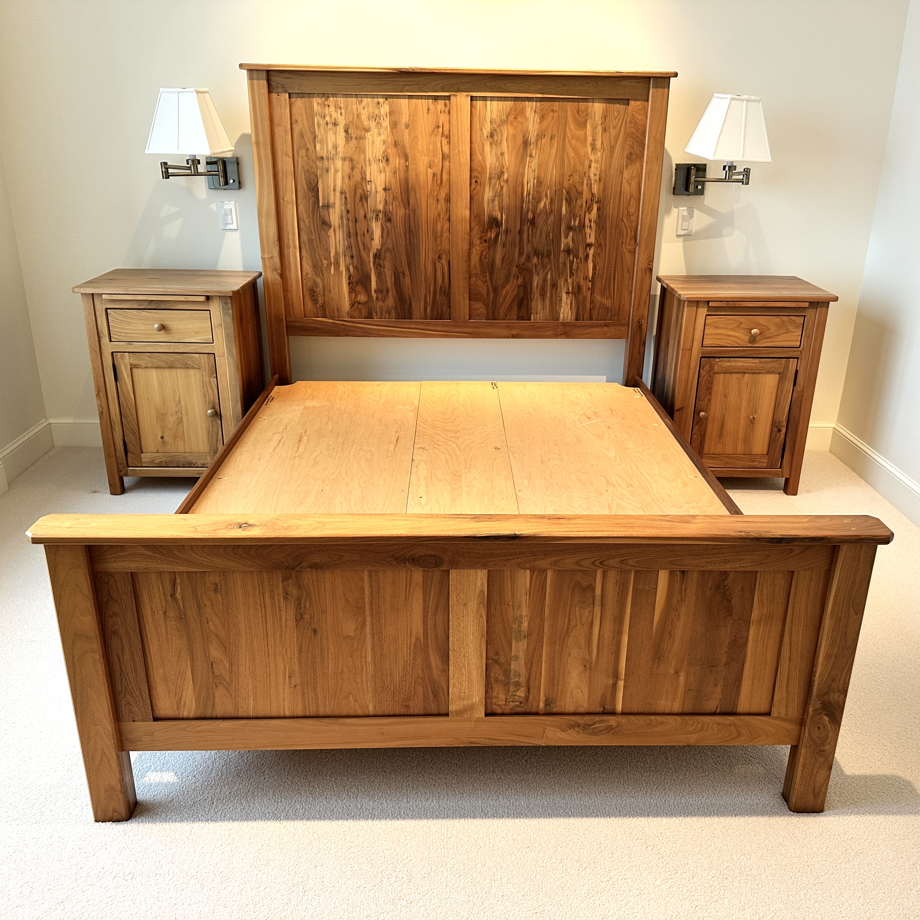 Ohio Hardwood Furniture Farmhouse Style Queen Size Bed Frame and Nightstands