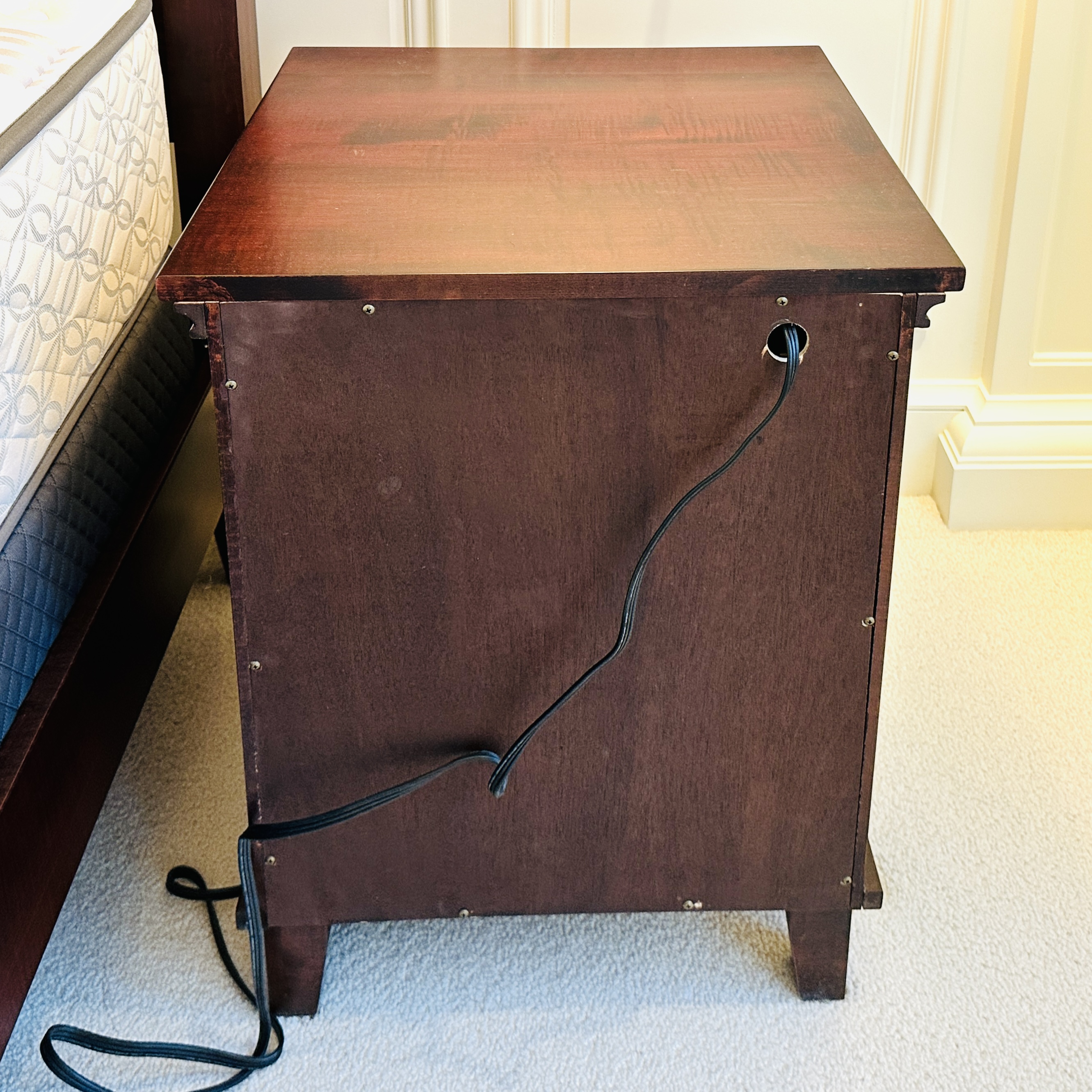 Traditional Style King Size Bed Frame with Nightstands