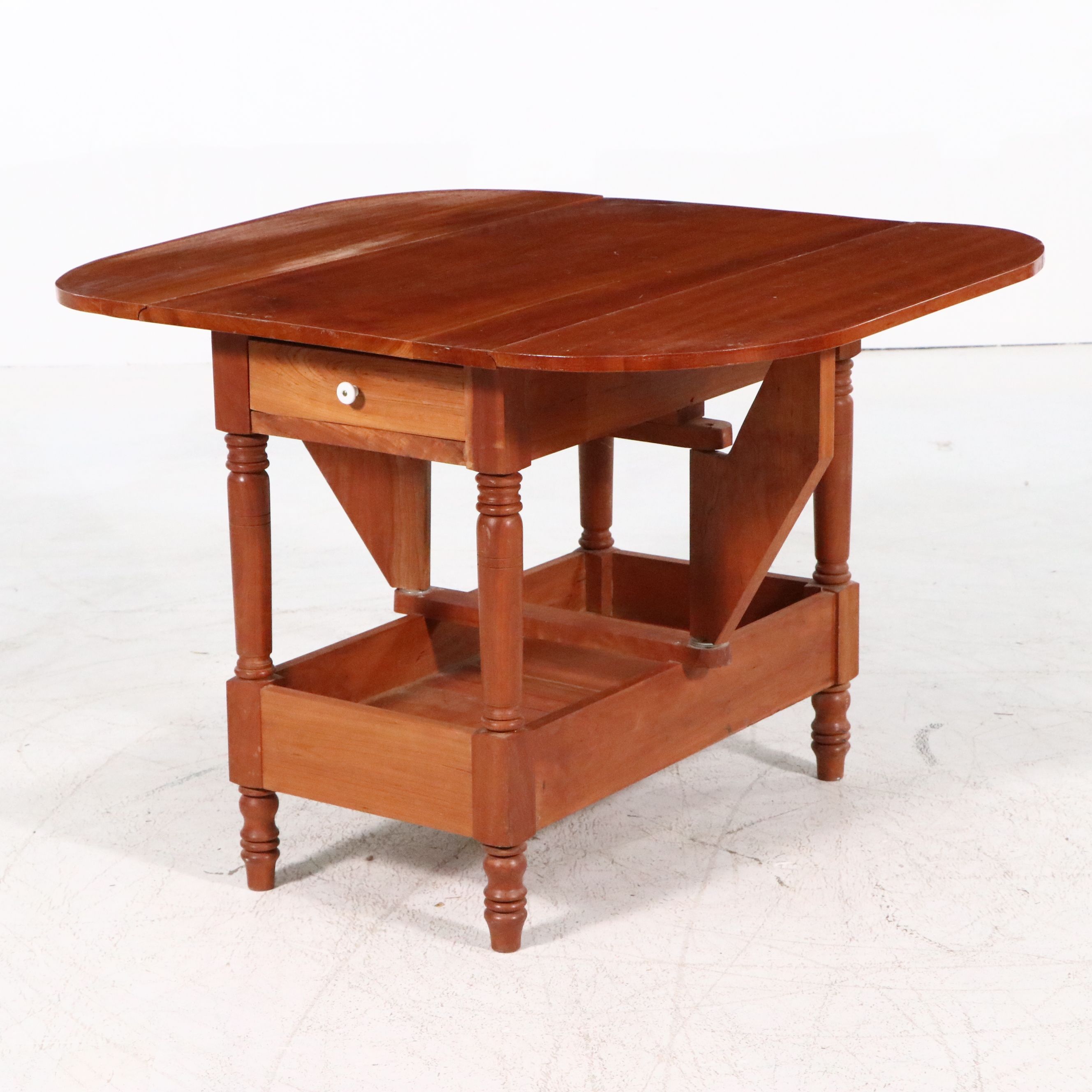Bench-Made Cherry Drop-Leaf Side Table, Late 20th Century