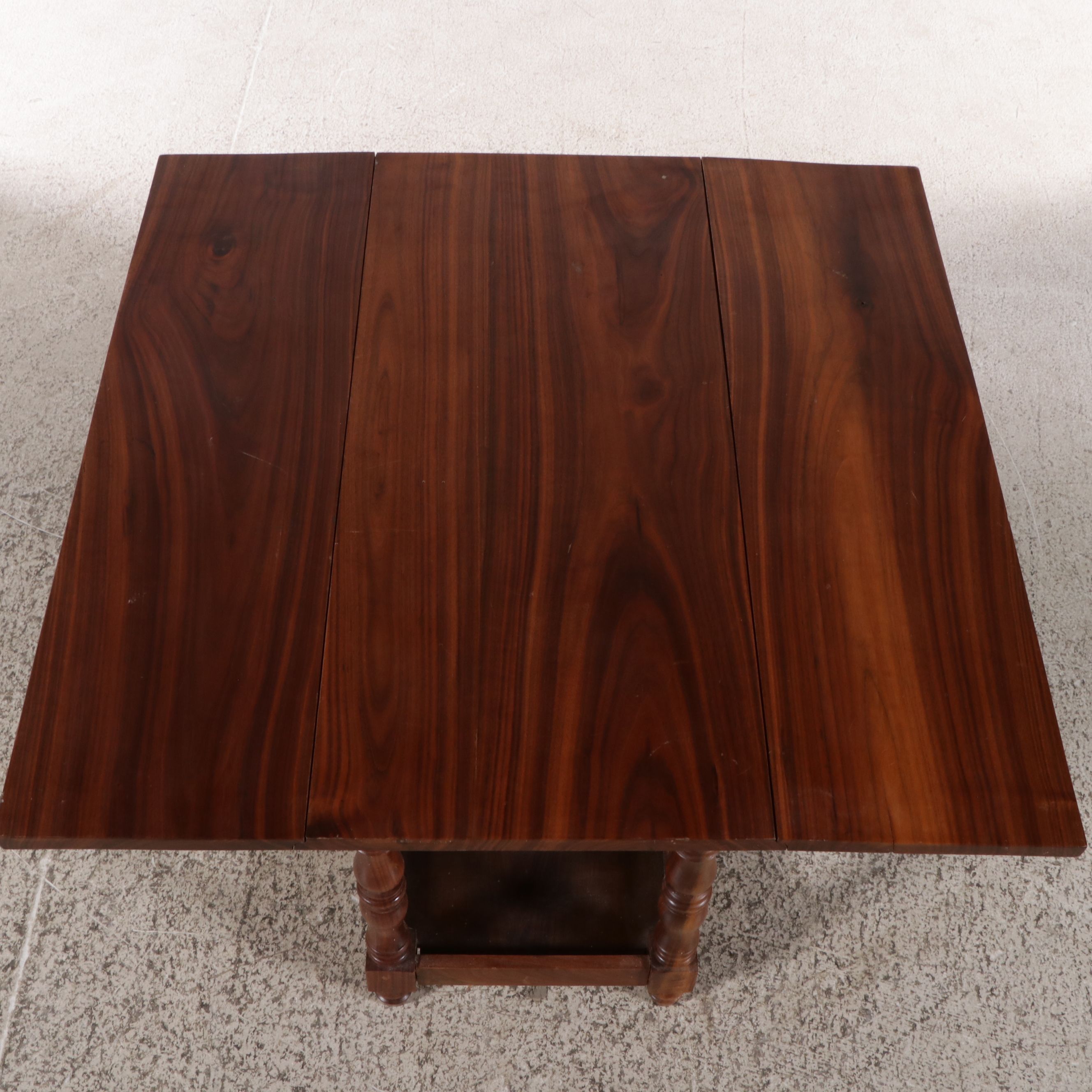 Bench-Made Walnut Drop-Leaf Side Table, Late 20th Century