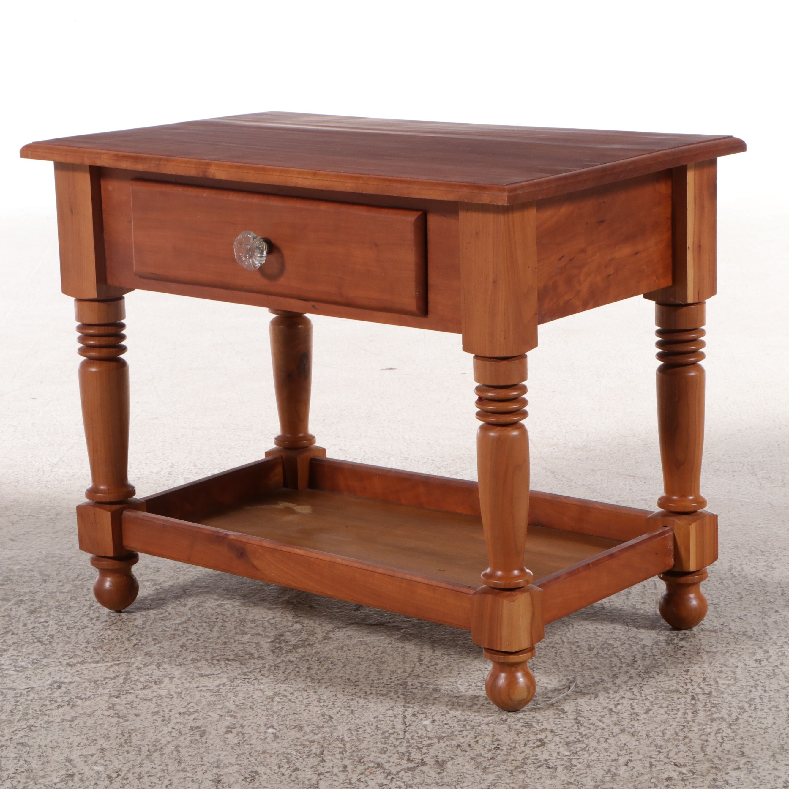American Colonial Single-Drawer Nightstand