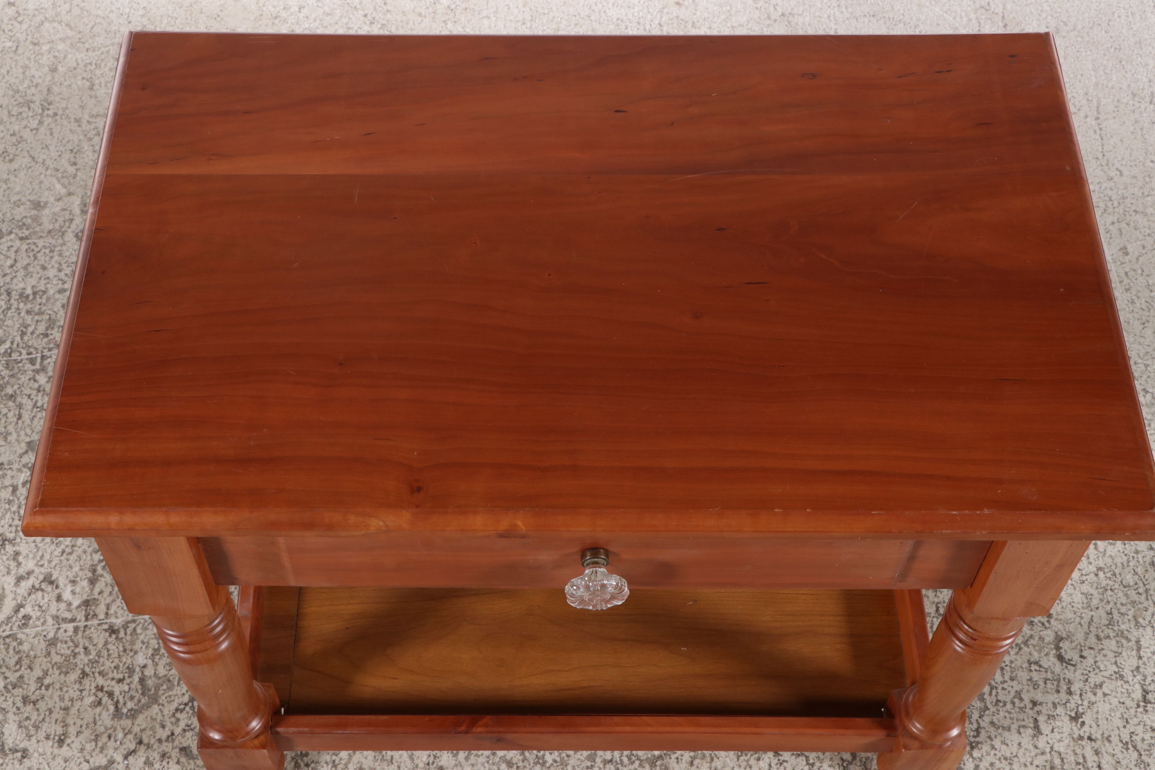 American Colonial Single-Drawer Nightstand