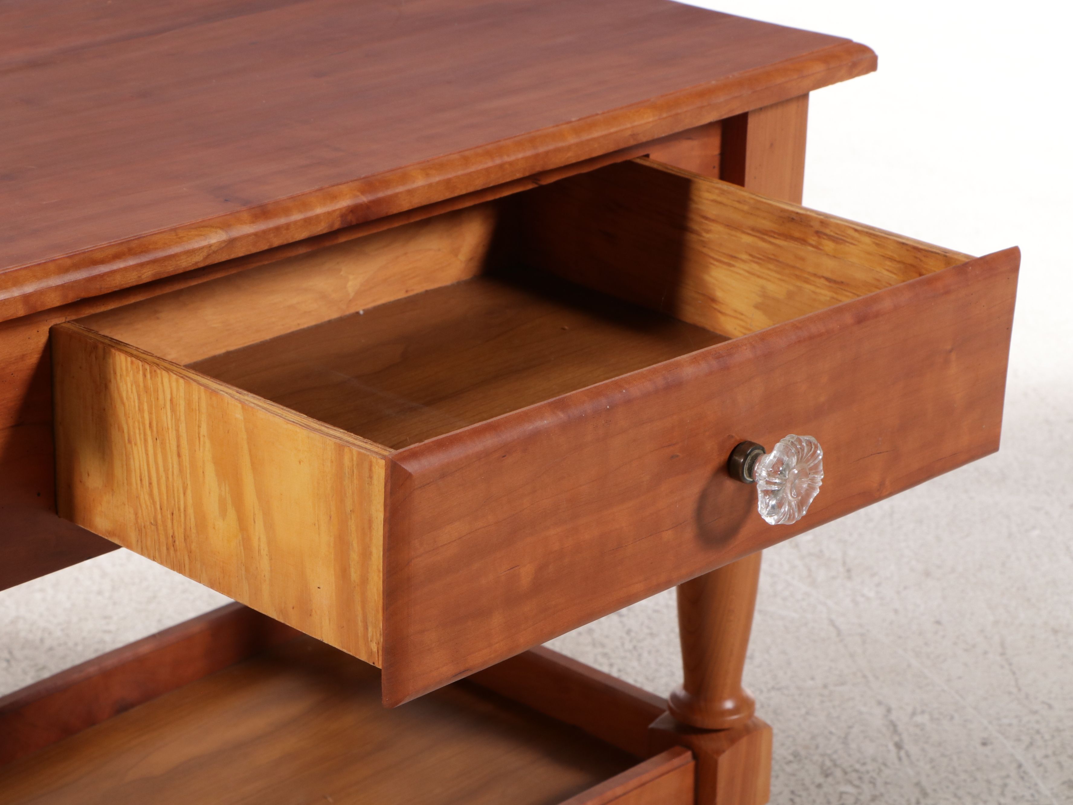 American Colonial Single-Drawer Nightstand