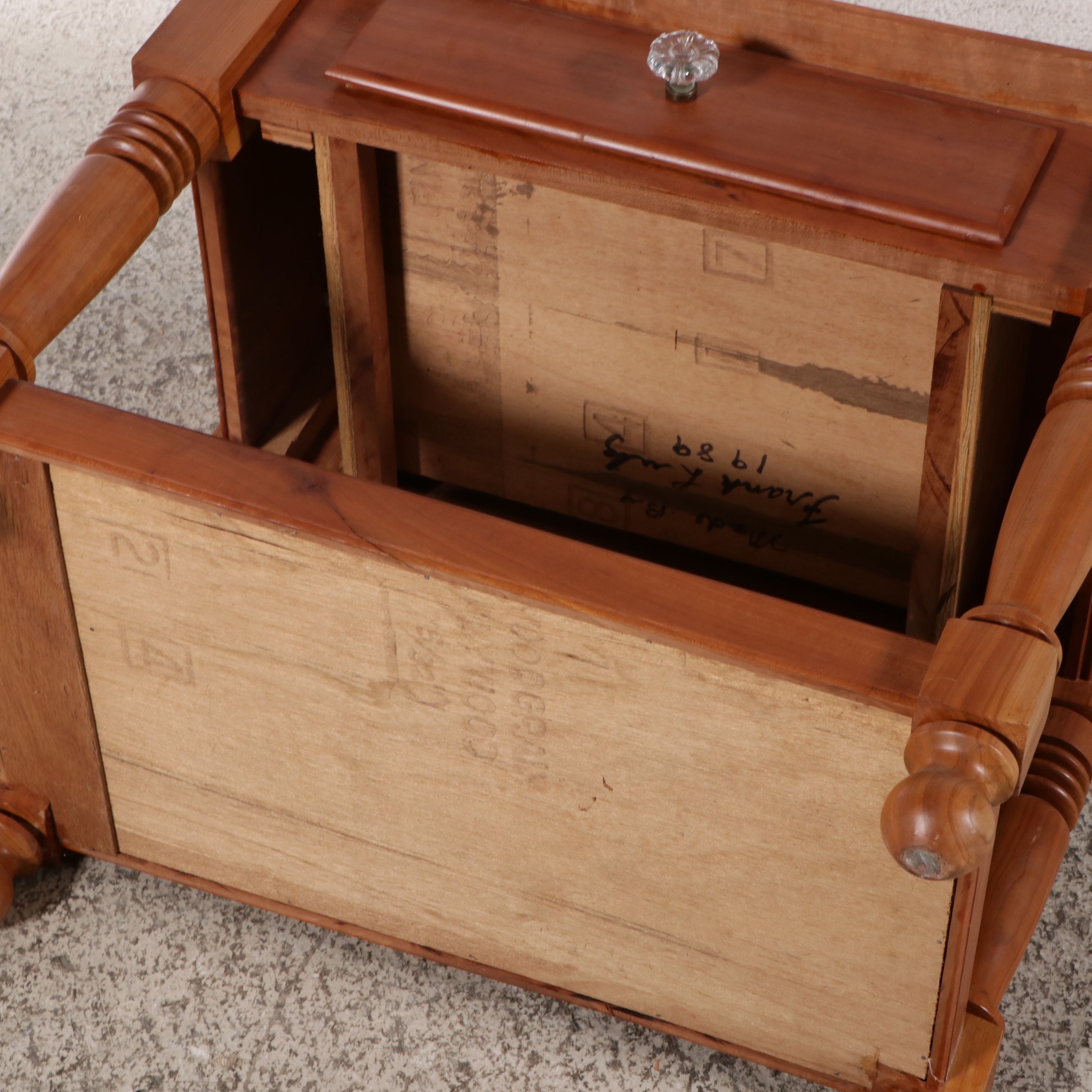 American Colonial Single-Drawer Nightstand