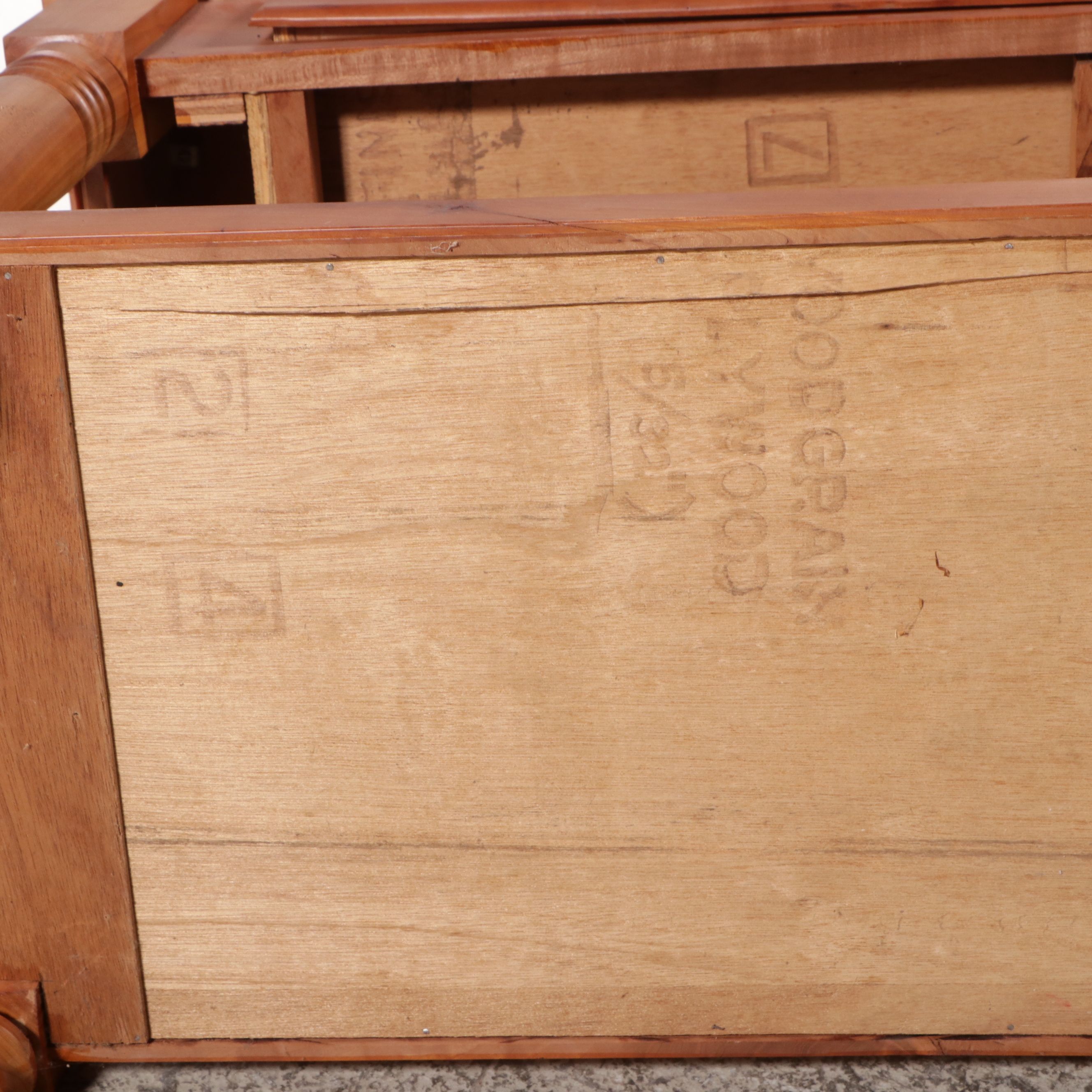 American Colonial Single-Drawer Nightstand