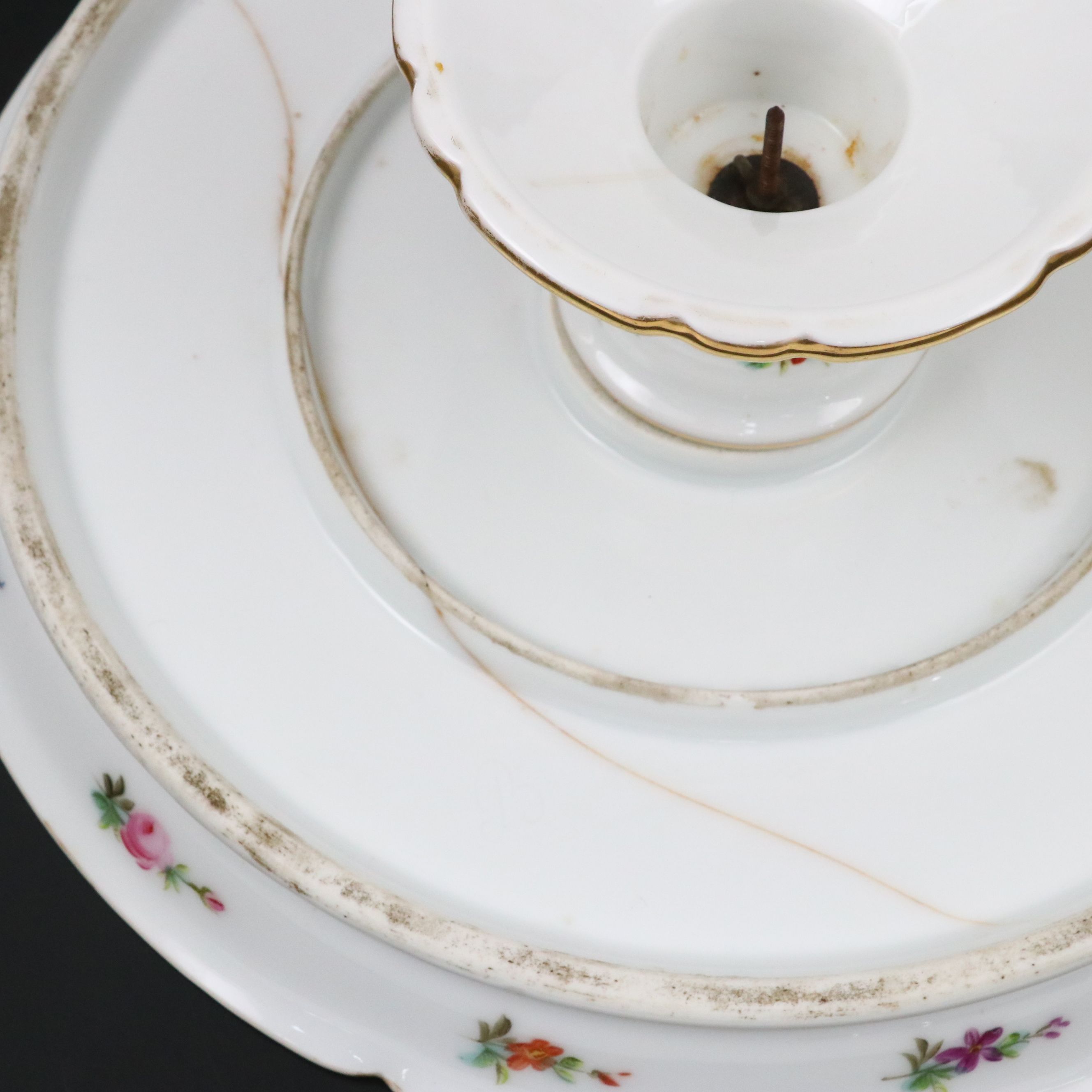 European Porcelain Hand-Painted Dessert Stand, 19th Century