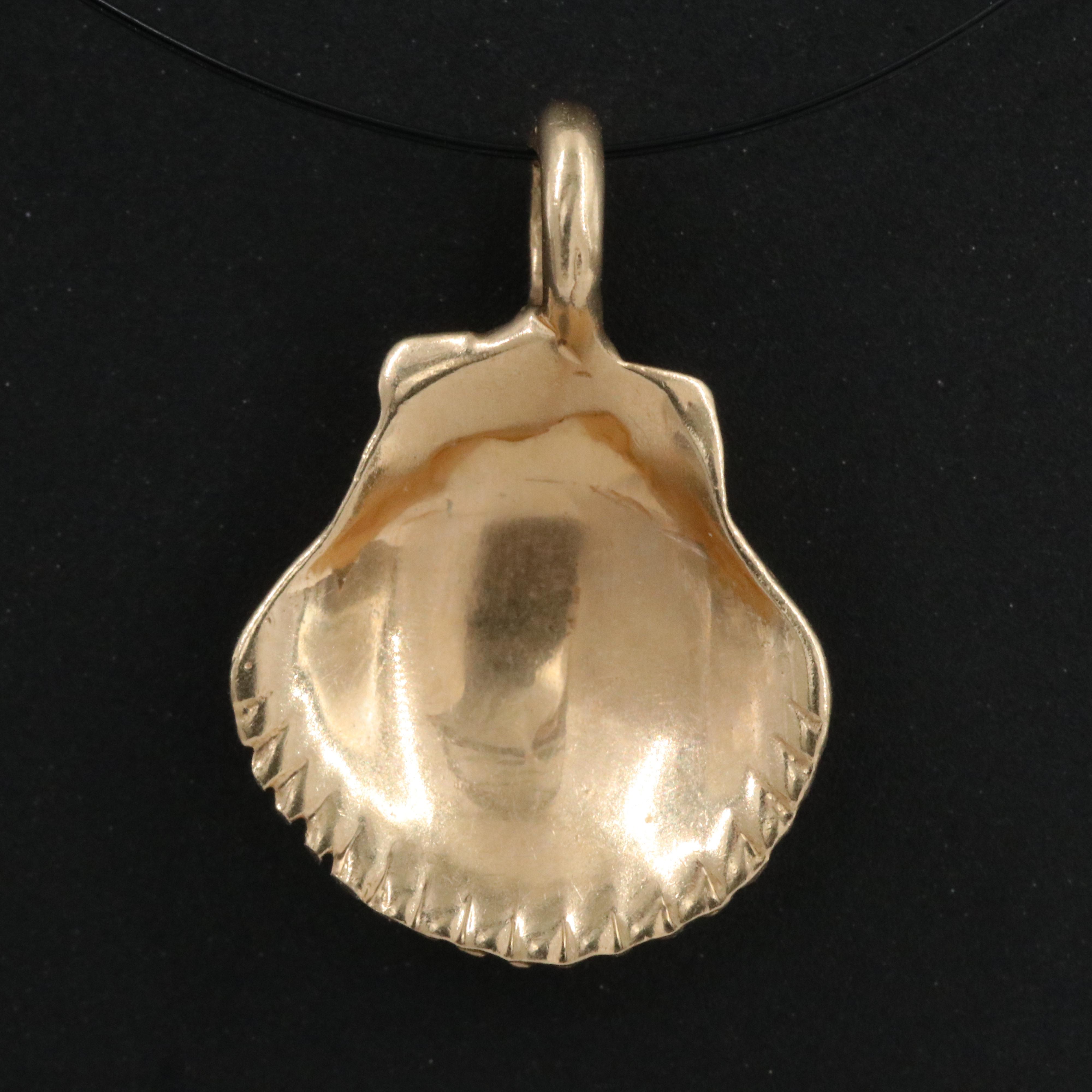14K Shell Pendant