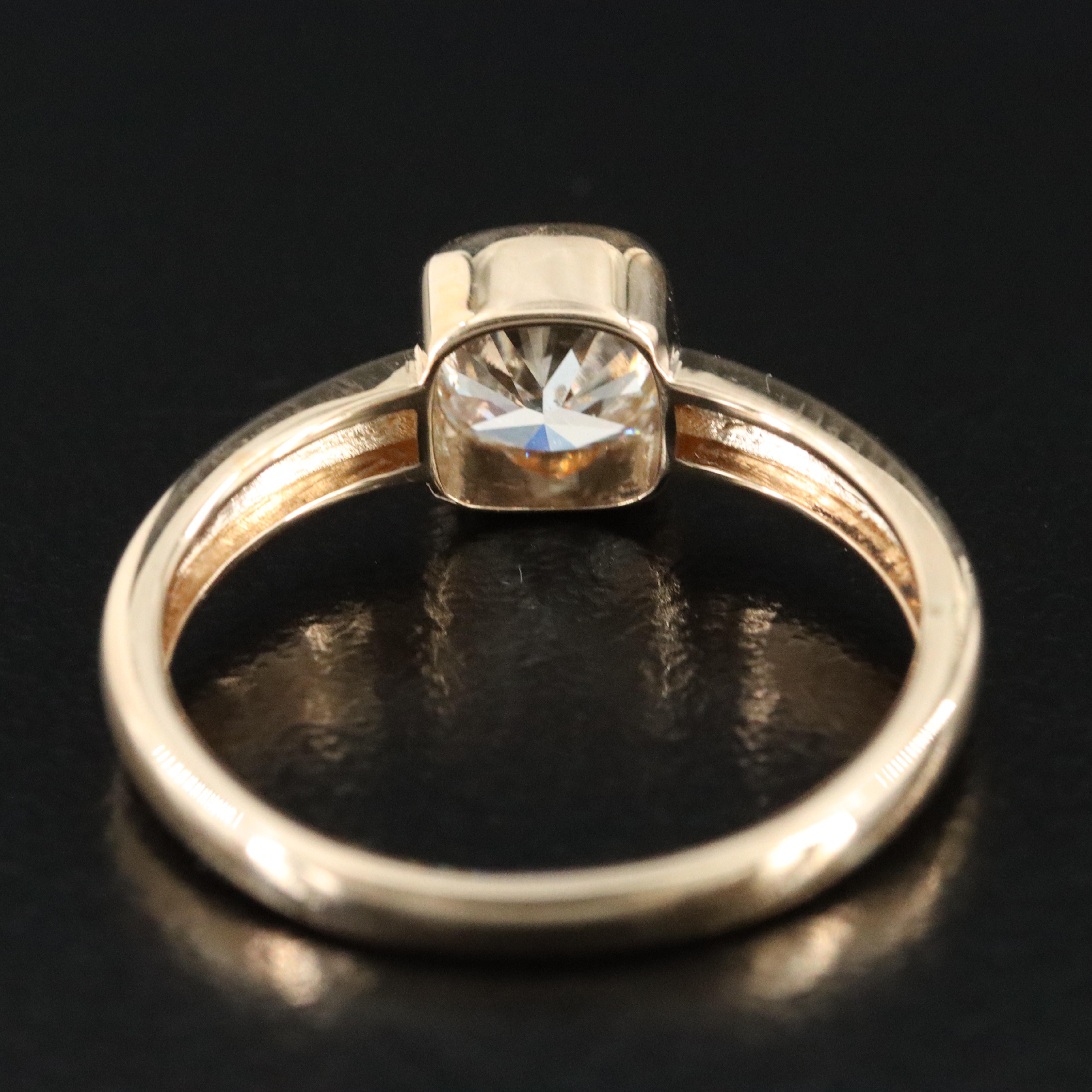 18K 0.90 CT Diamond Solitaire Ring with GIA Diamond Dossier