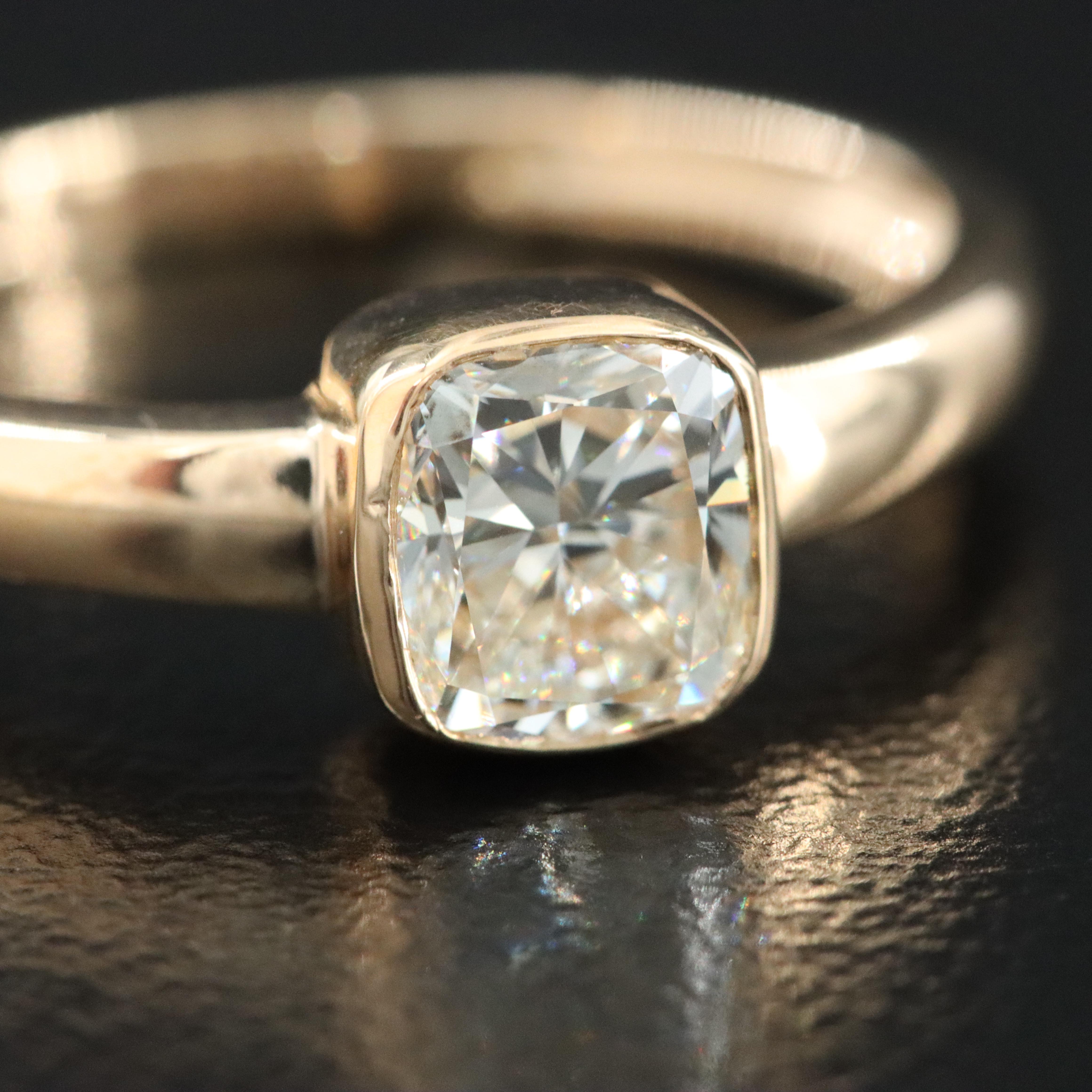 18K 0.90 CT Diamond Solitaire Ring with GIA Diamond Dossier