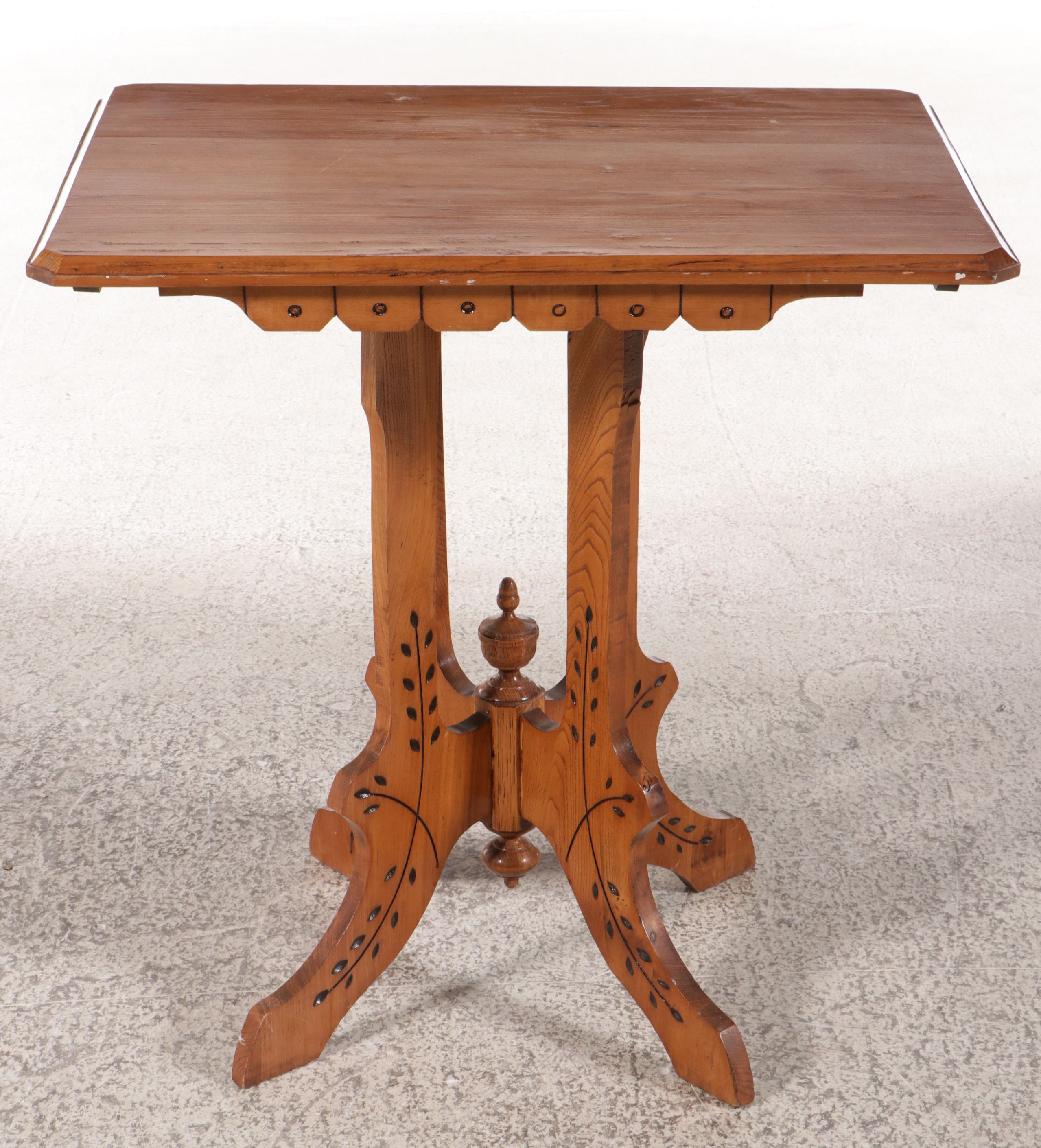 American Eastlake Style Wooden Parlor Table, Late 19th/Early 20th Century