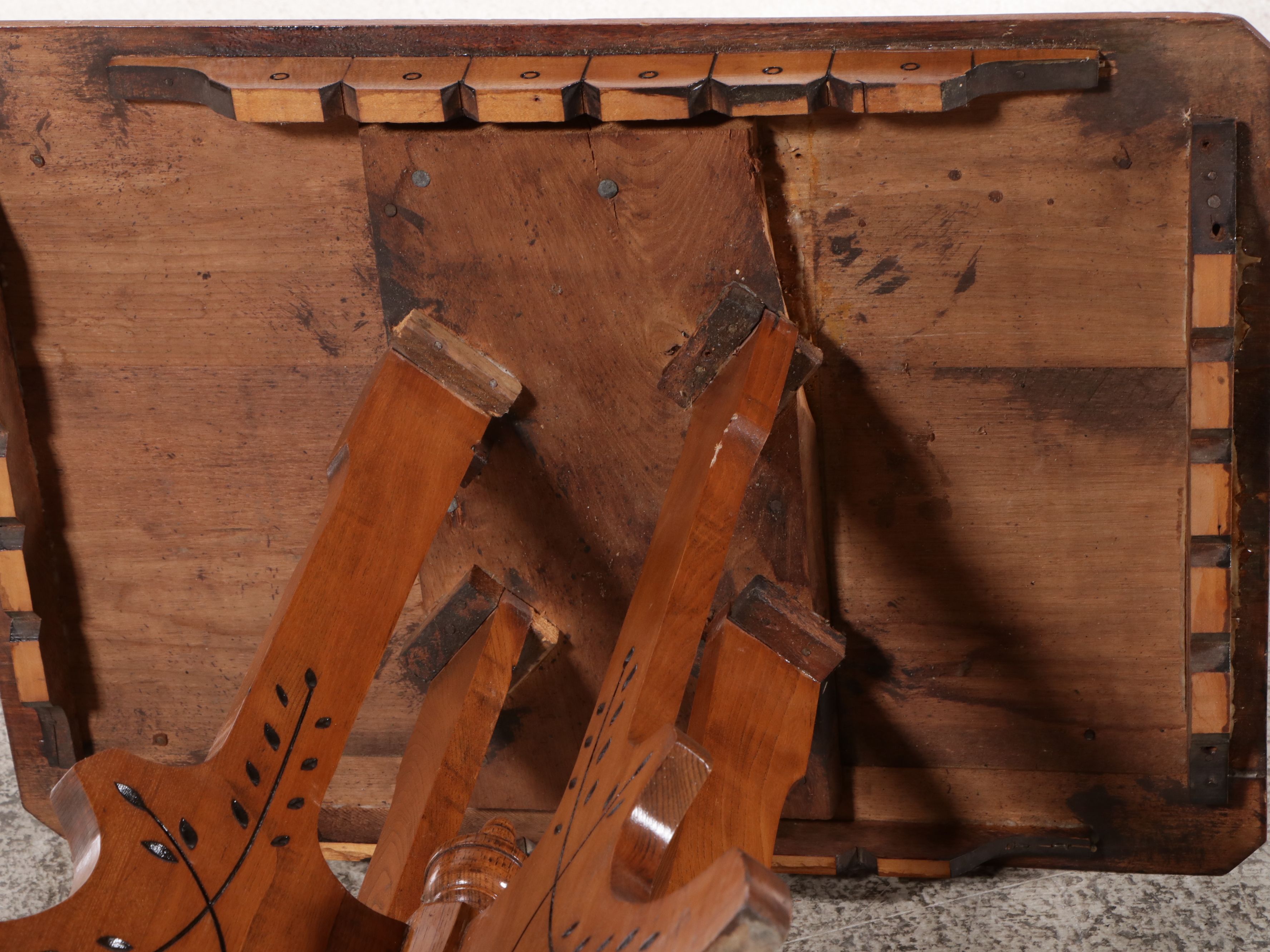 American Eastlake Style Wooden Parlor Table, Late 19th/Early 20th Century