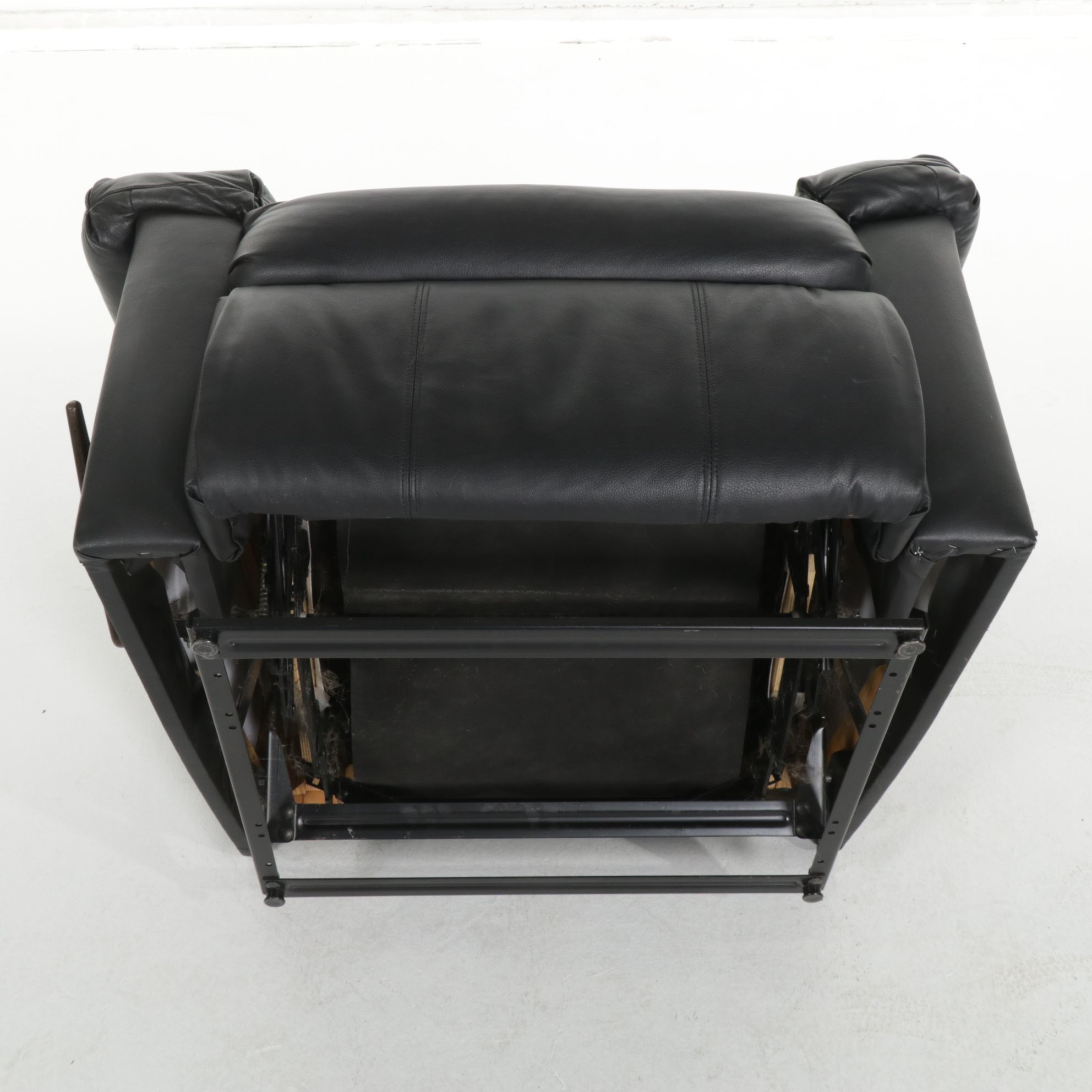 Black Leather Manual Lever Recliner
