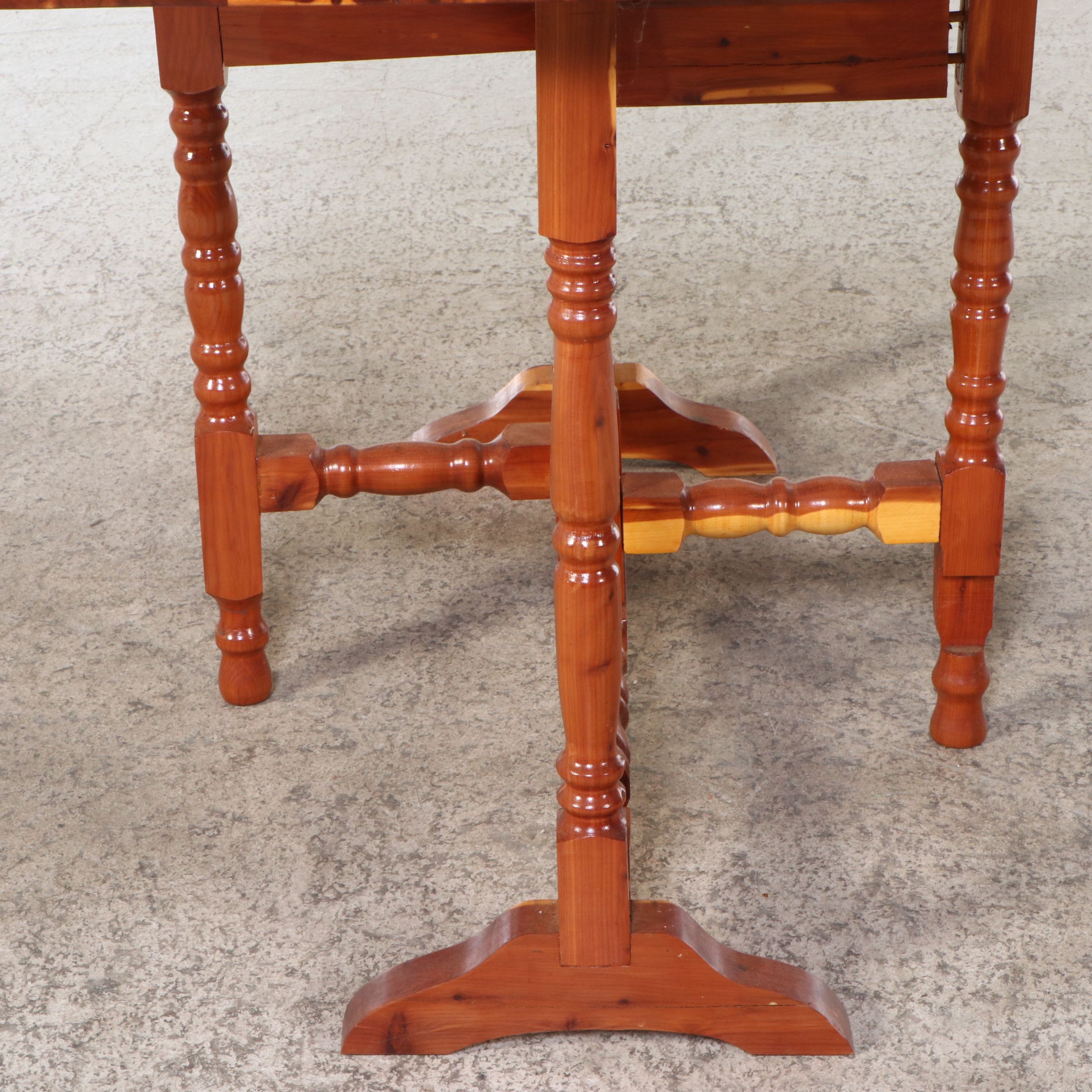 William and Mary Style Wooden Gate-Leg Drop-Leaf Table, Mid to Late 20th Century