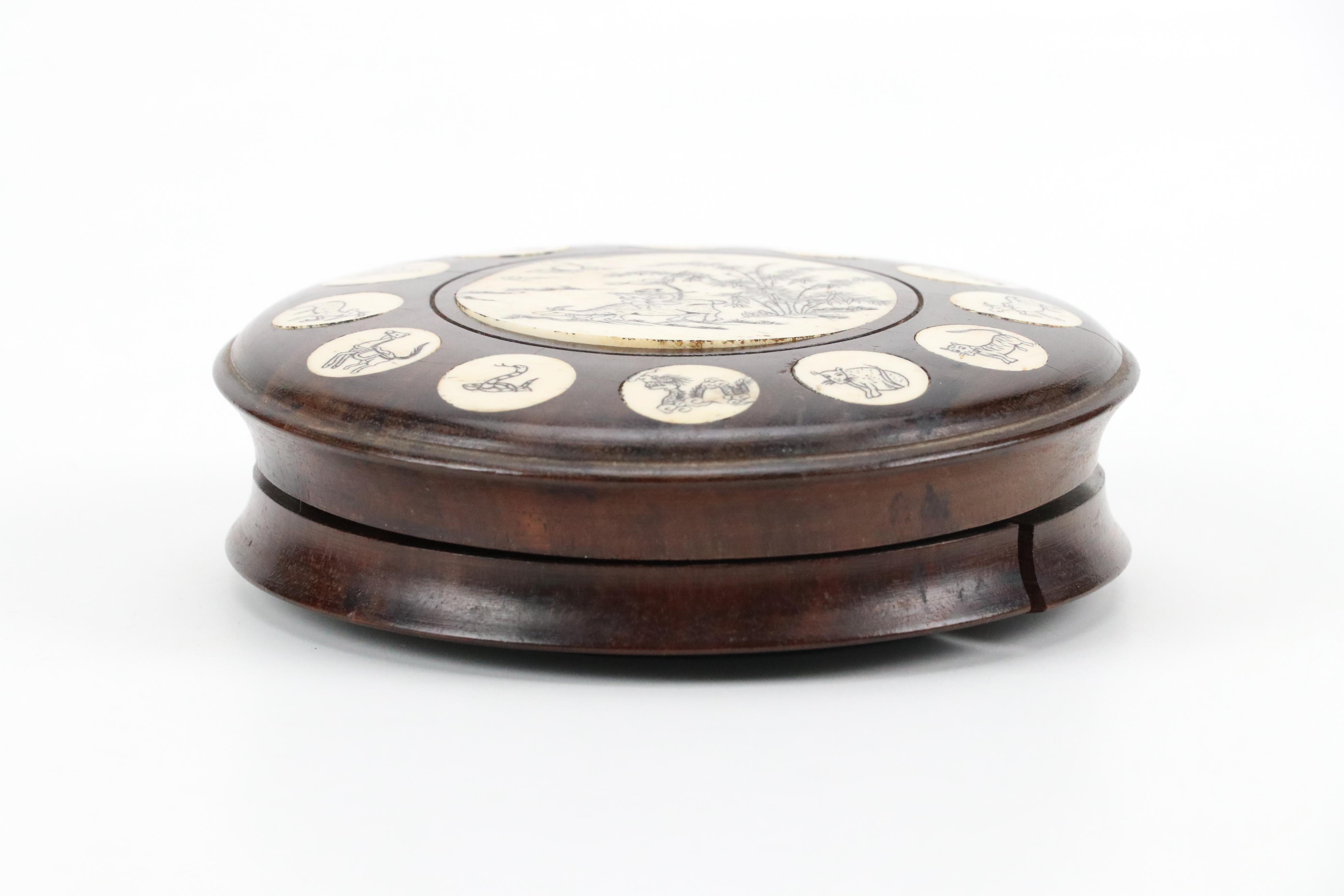 Chinese Zodiac Wood and Bone Inlay Feng-Shui Luopan Compass