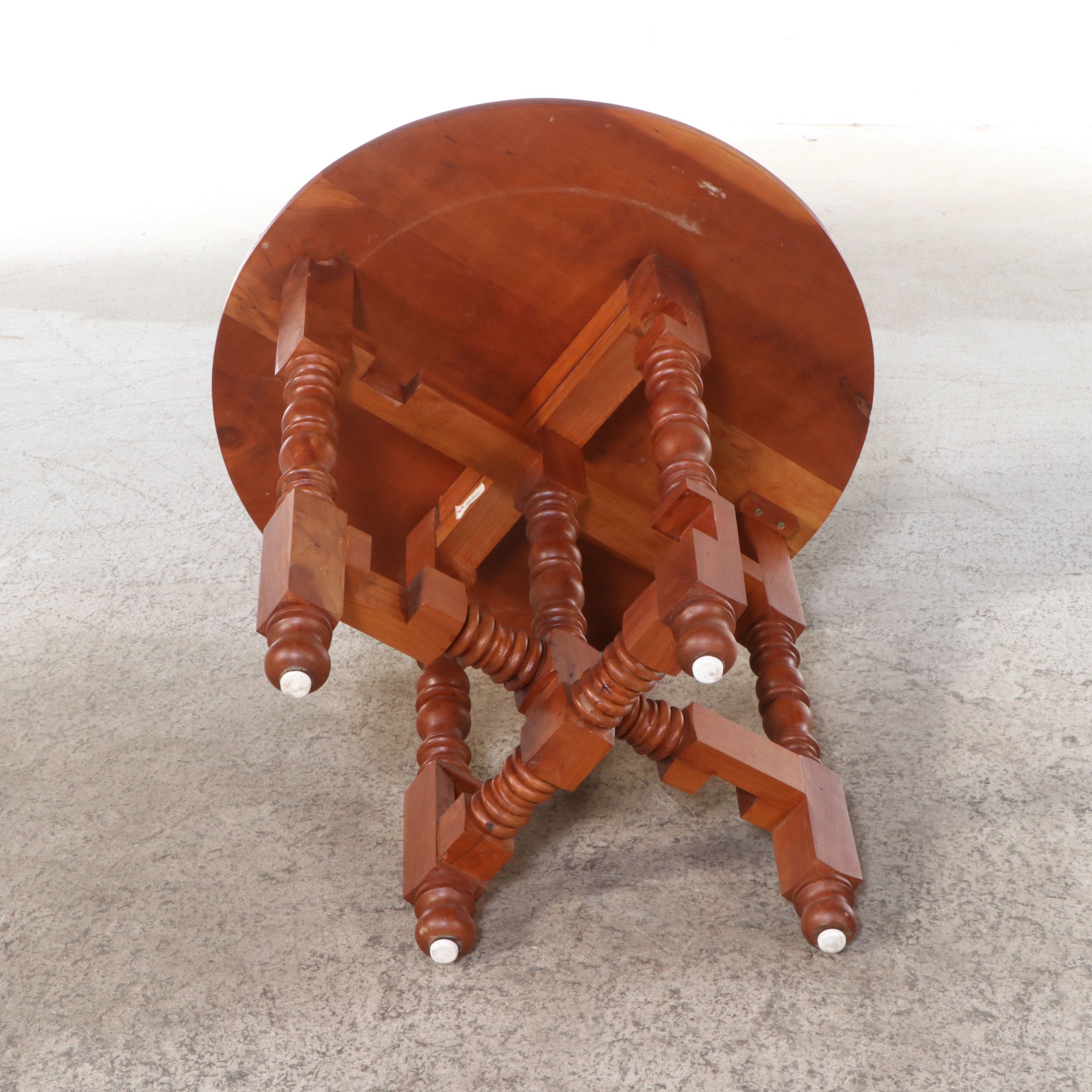 William and Mary Style Cherry Gate-Leg Table, Mid to Late 20th Century