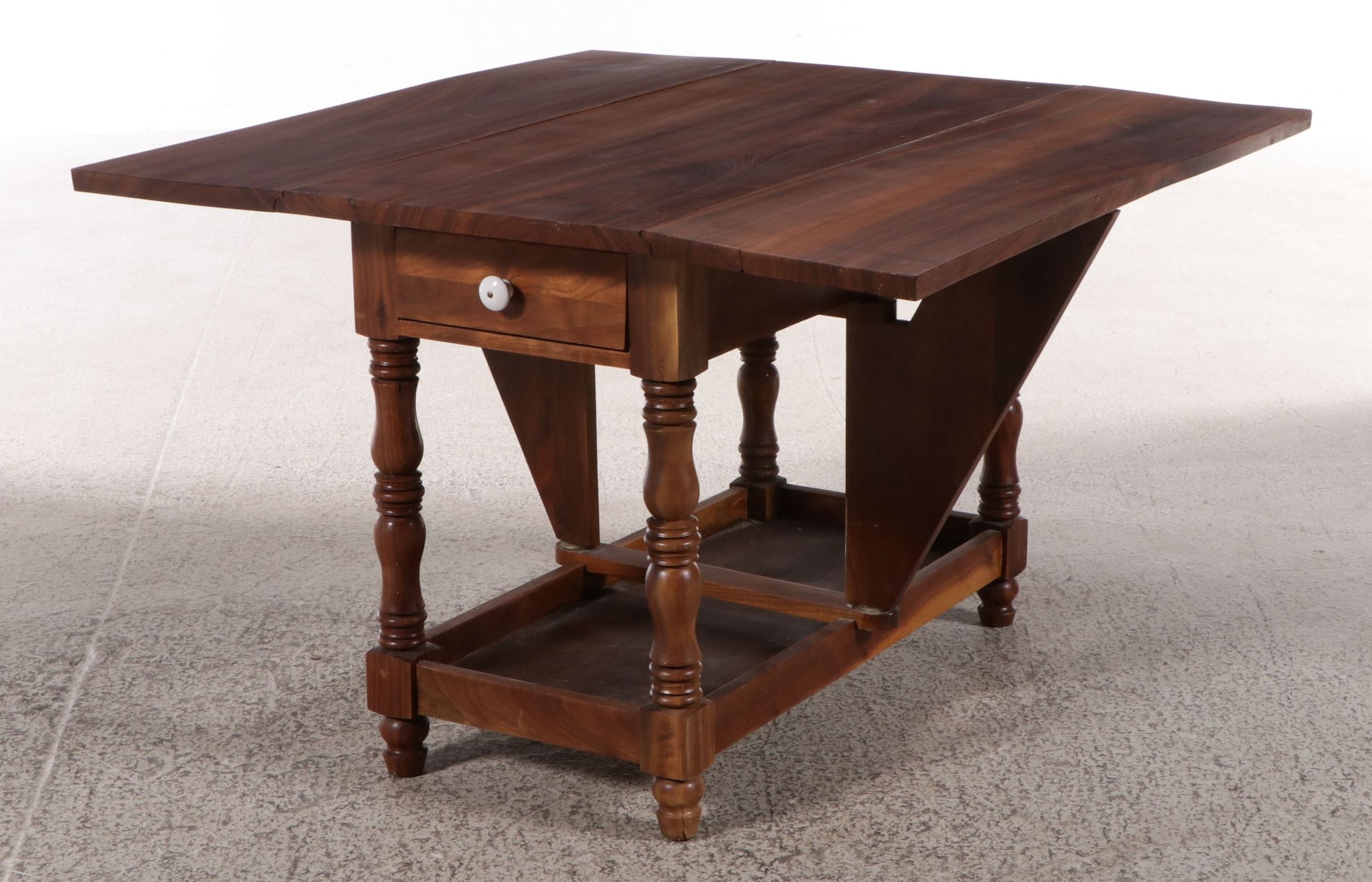 Bench-Made Walnut Drop-Leaf Side Table, Late 20th Century