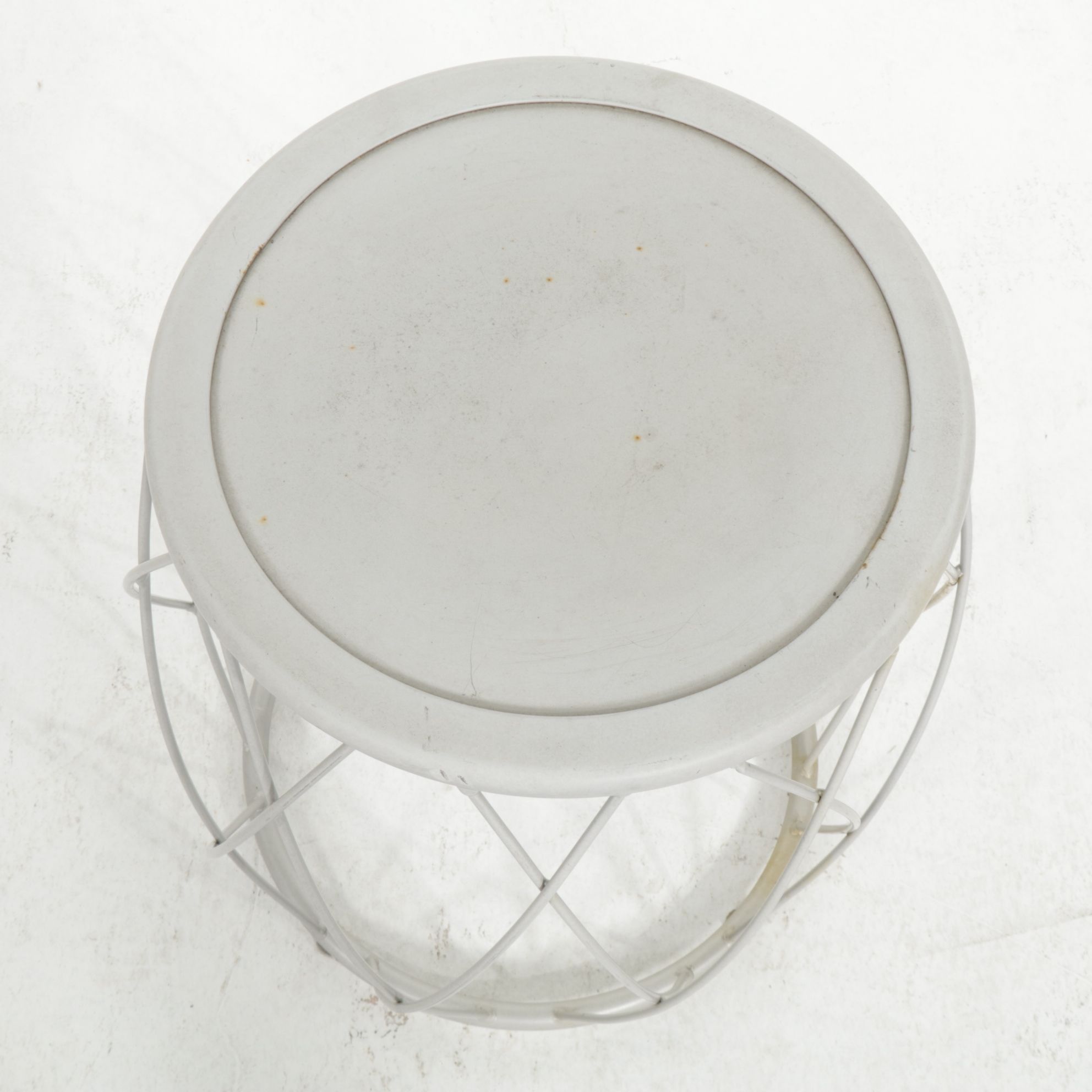 Barrel-Shaped Metal Patio Side Table