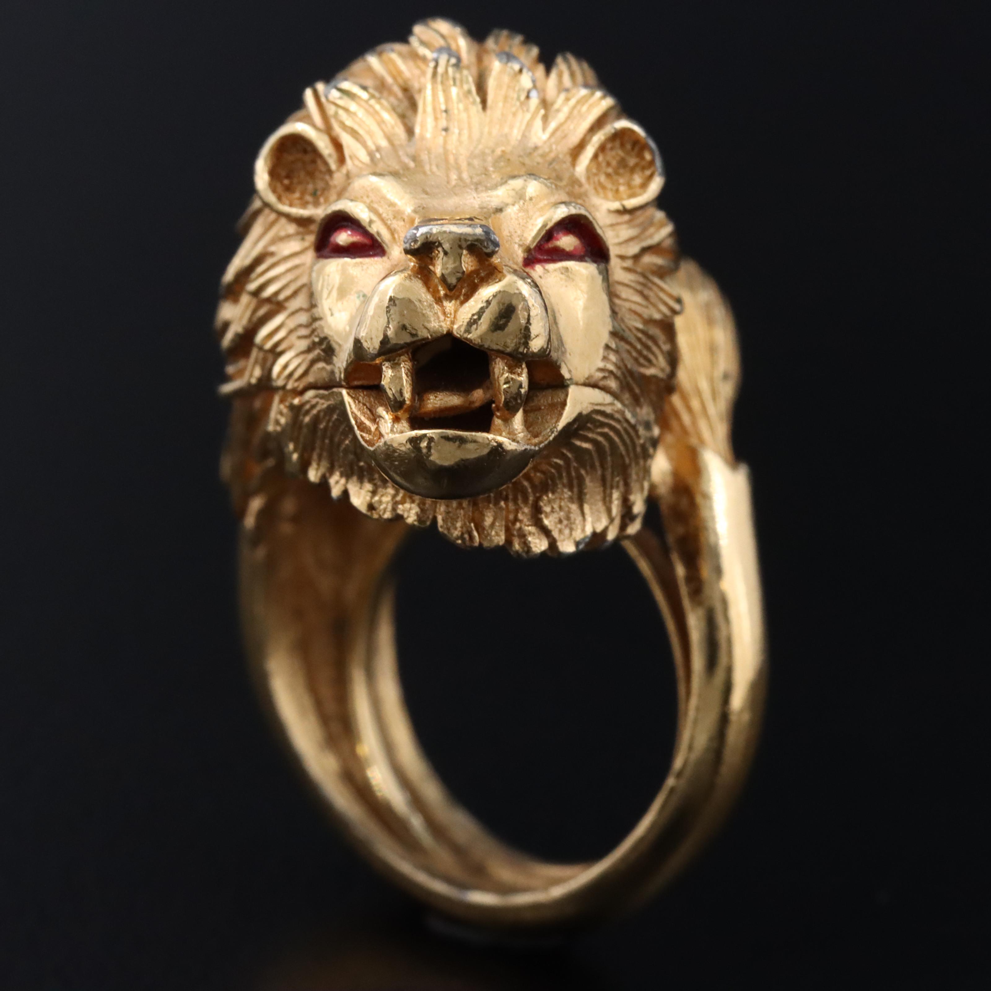 Vintage Crown Trifari Lion Ring with Articulated Detail