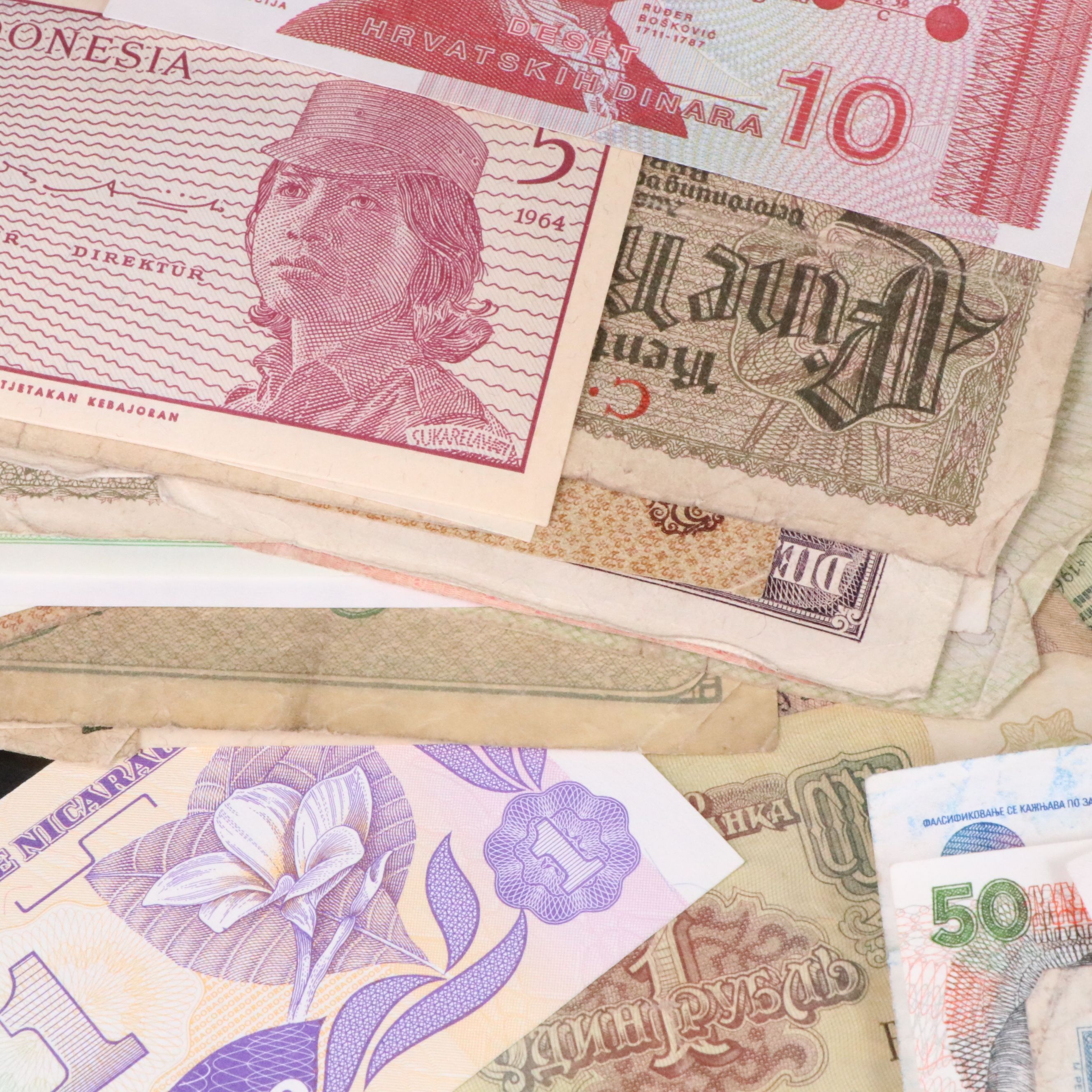 Group of 315 Pieces of Various Foreign Currency Notes