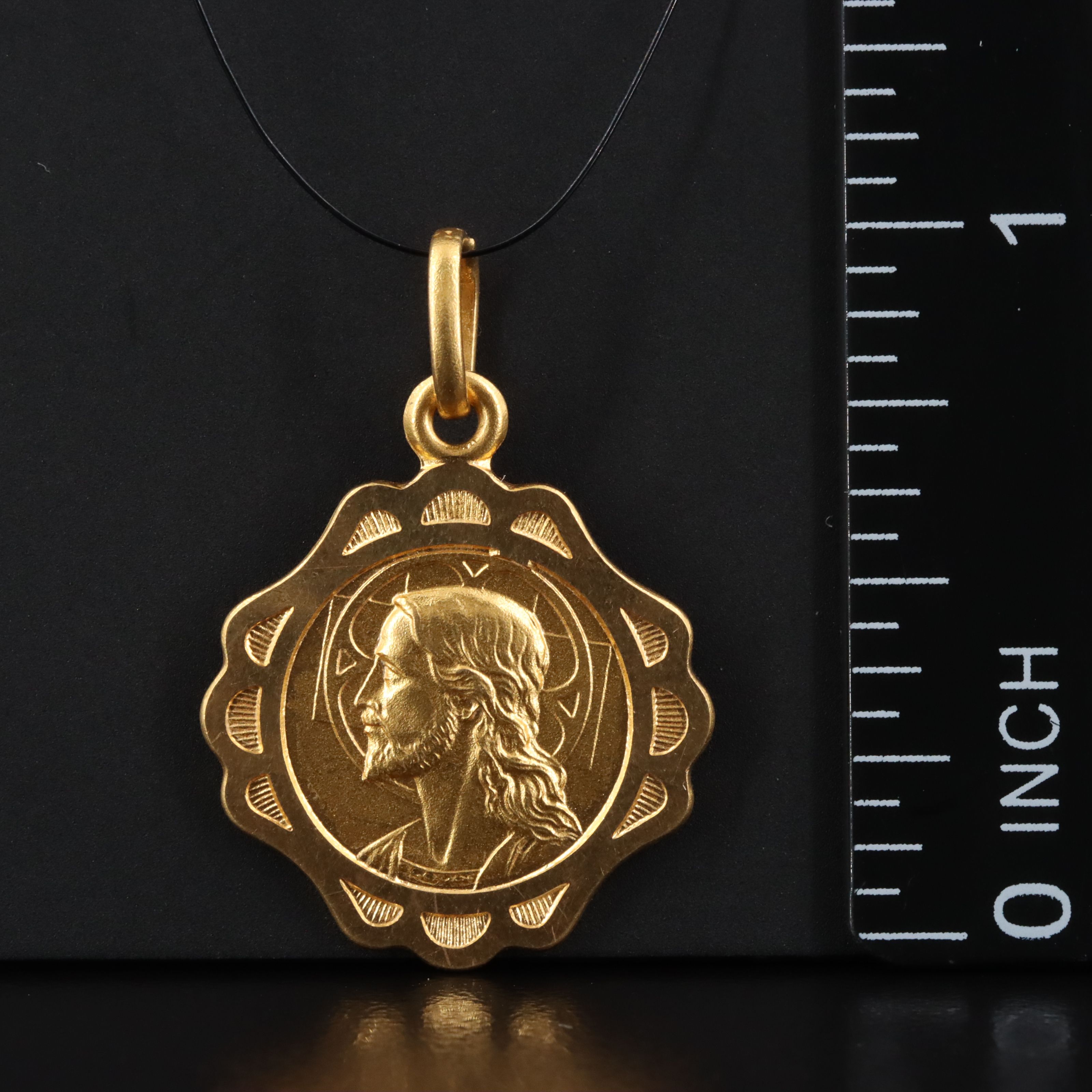 Italian UnoAErre 18K Jesus Pendant