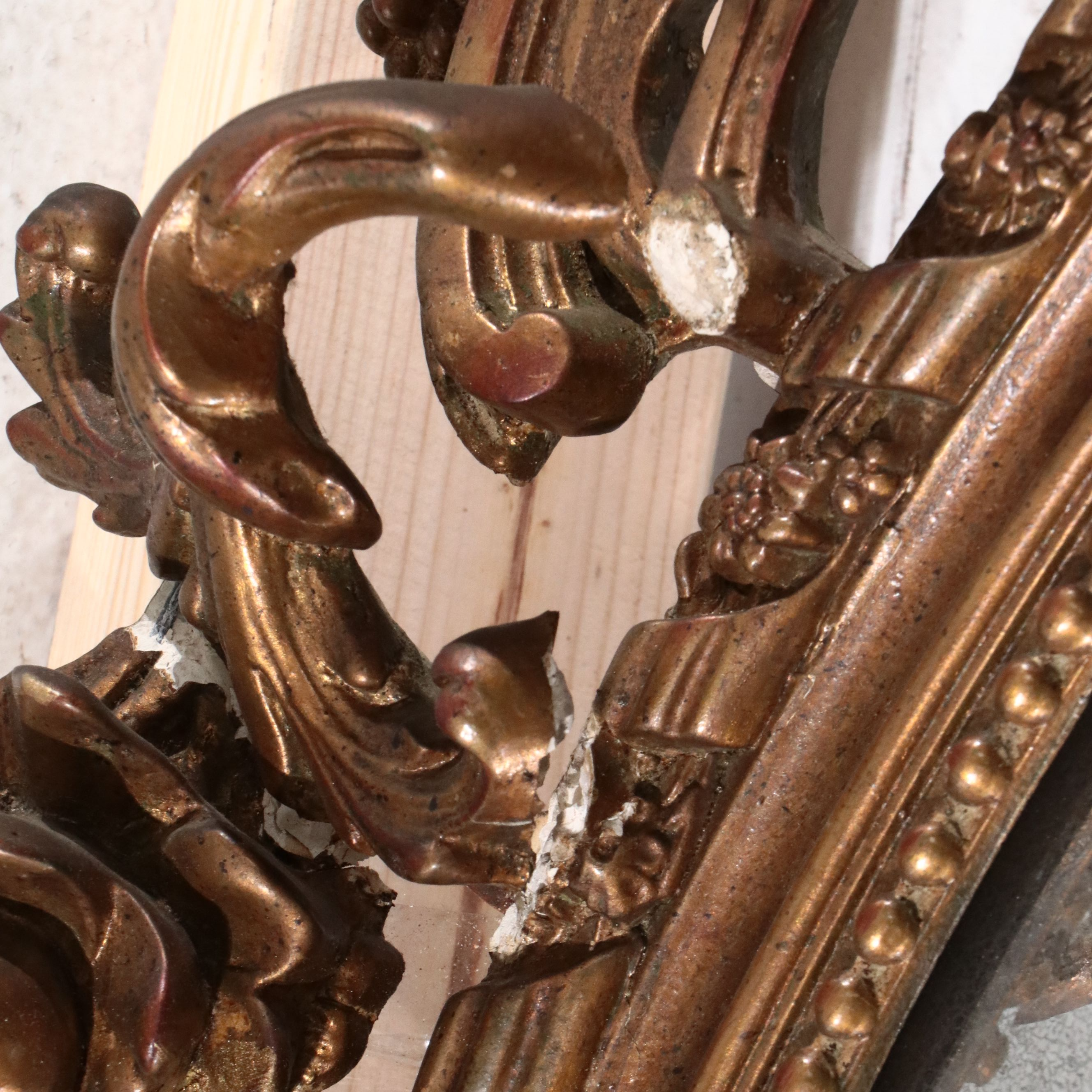 Napoleon III Carved Giltwood Oval Marginal Mirror, Late 19th Century