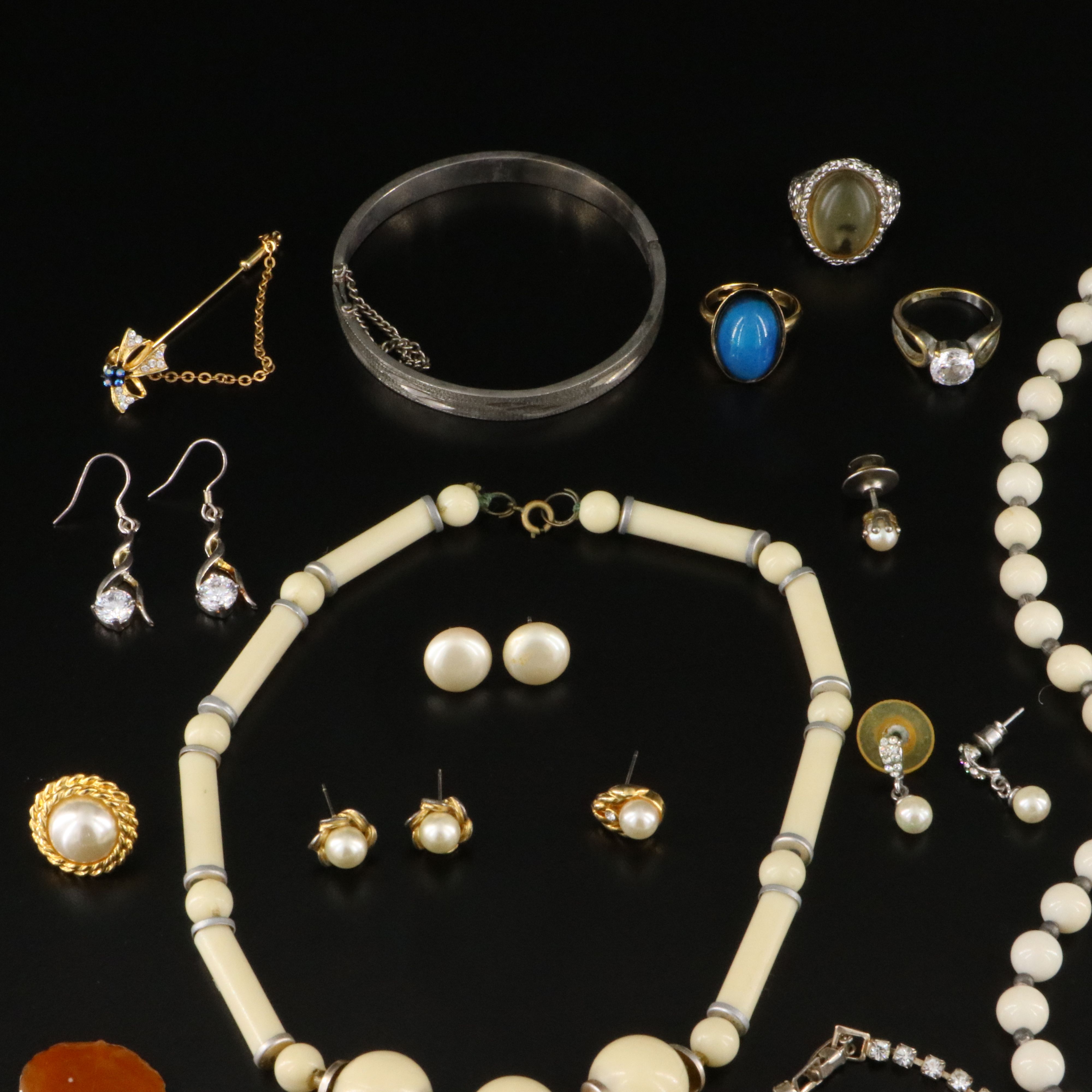 Sterling Locket, Agate and Pearls Featured in Jewelry Collection