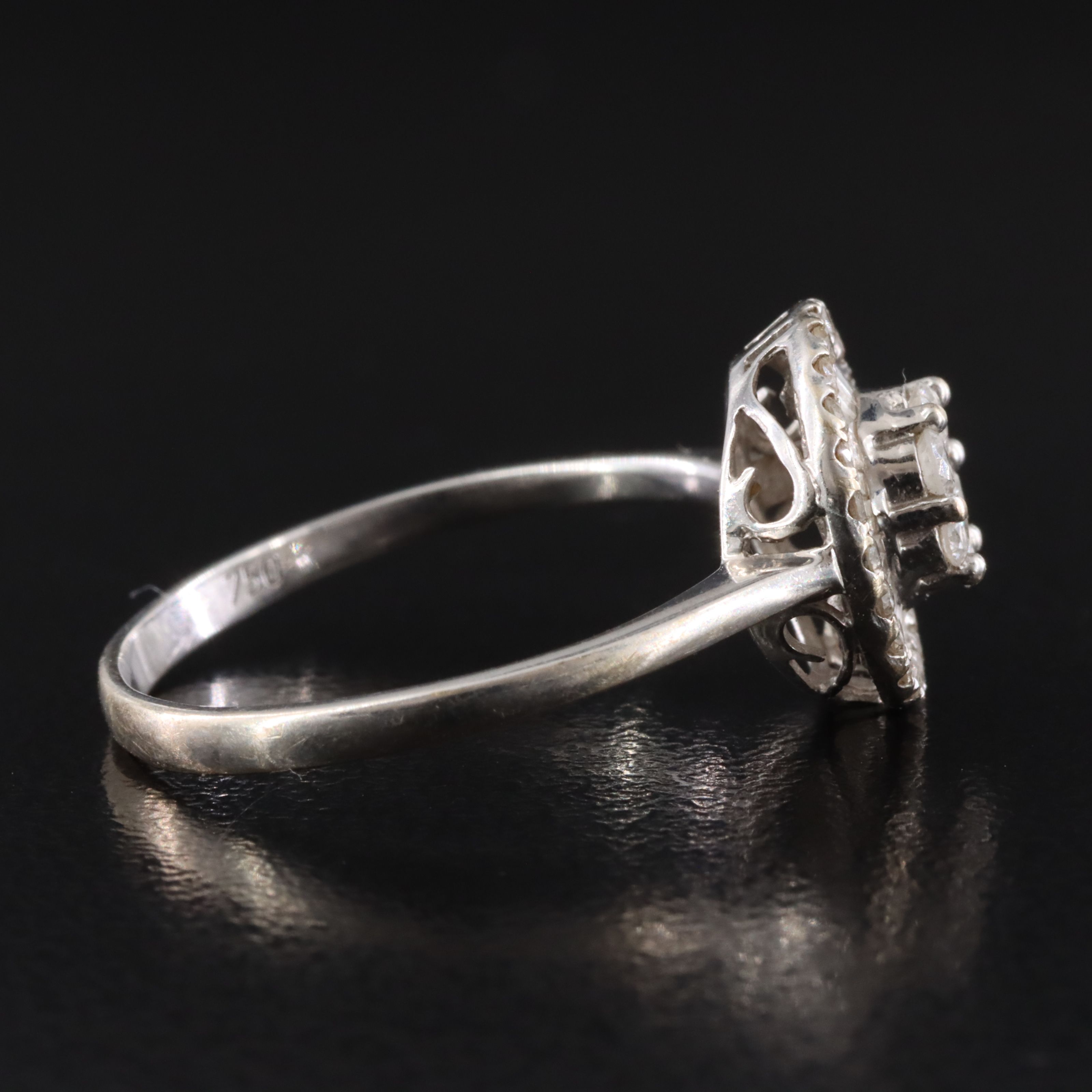 18K 0.50 CTW Diamond Ring