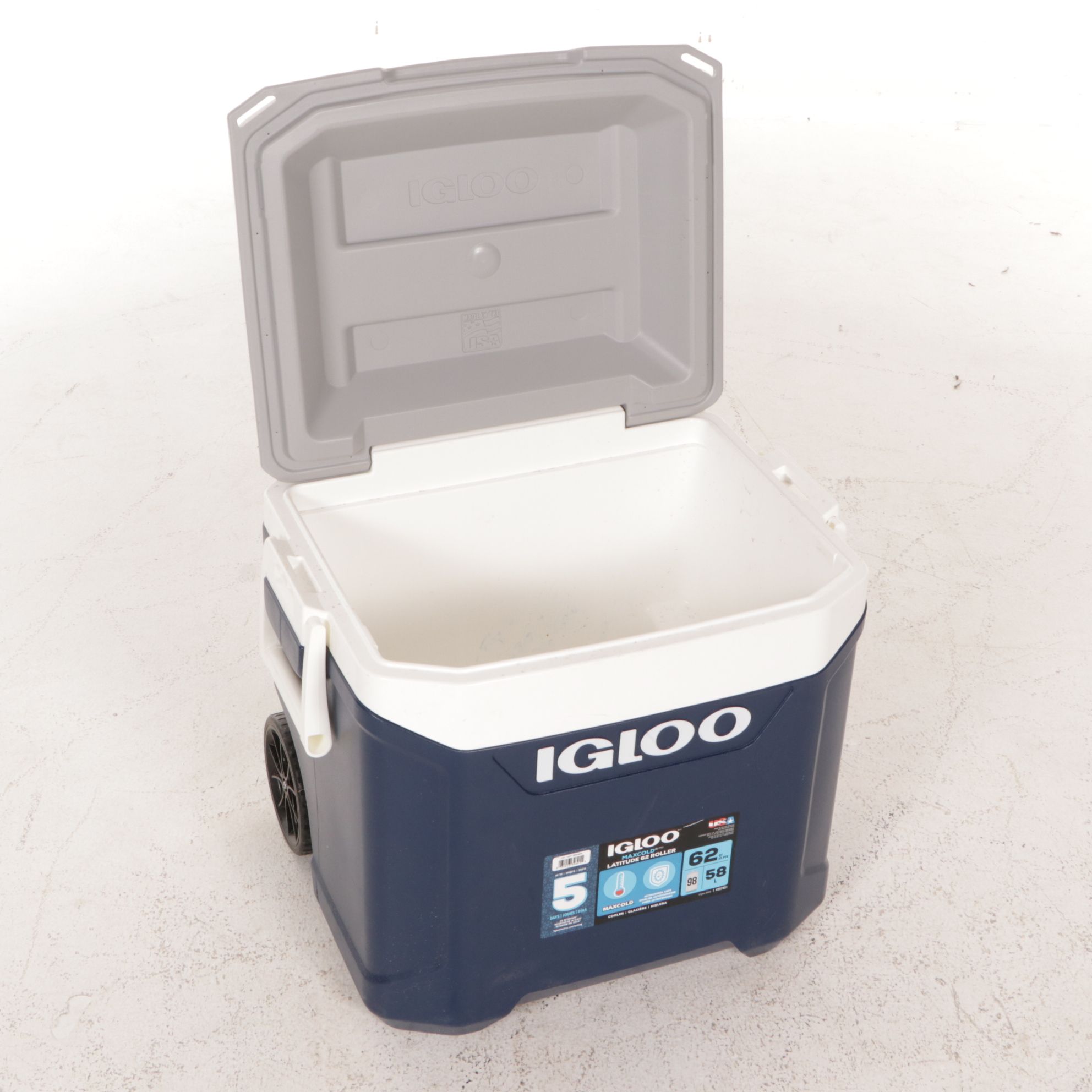 Igloo "Contour 30" and Rolling "Latitude 62" Coolers