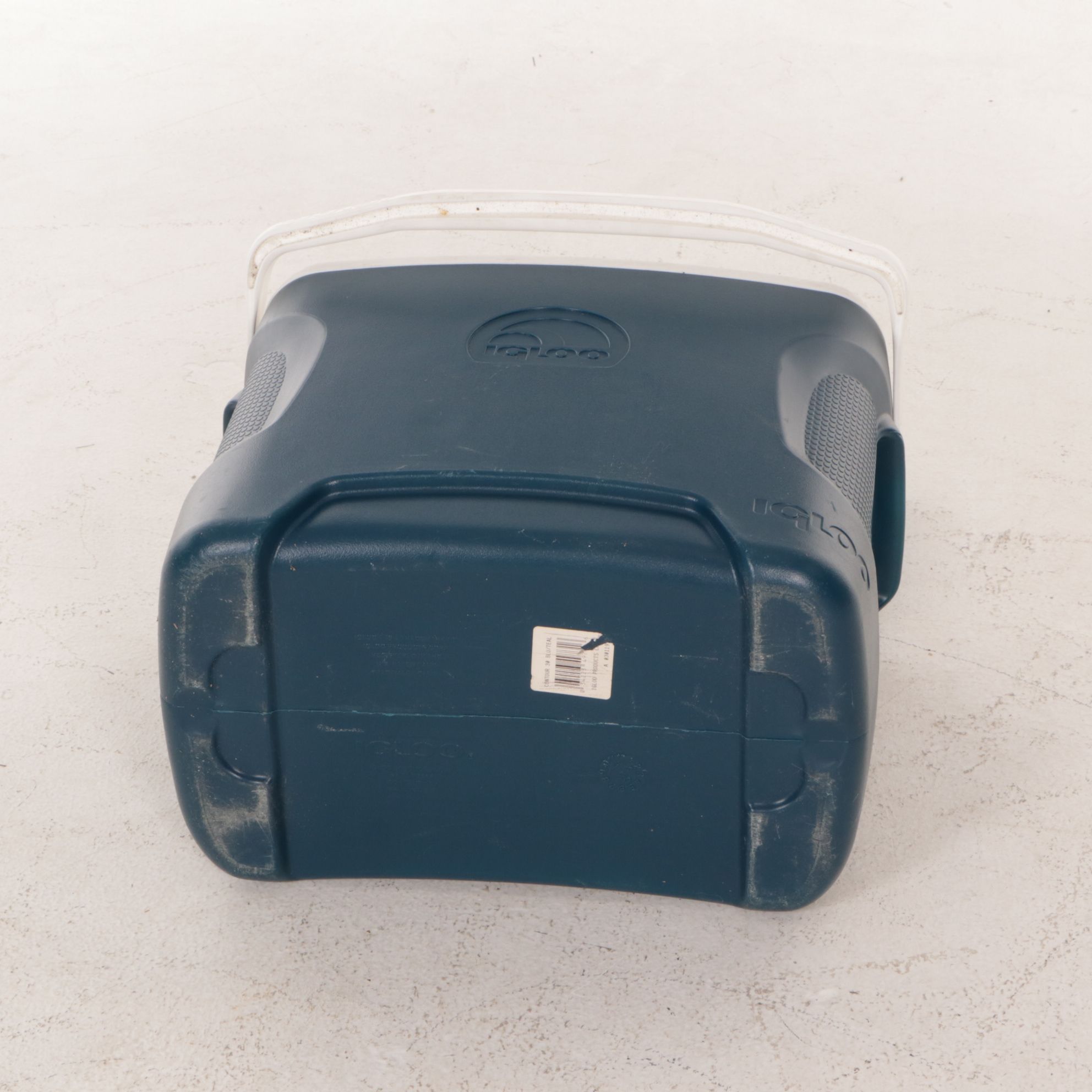 Igloo "Contour 30" and Rolling "Latitude 62" Coolers